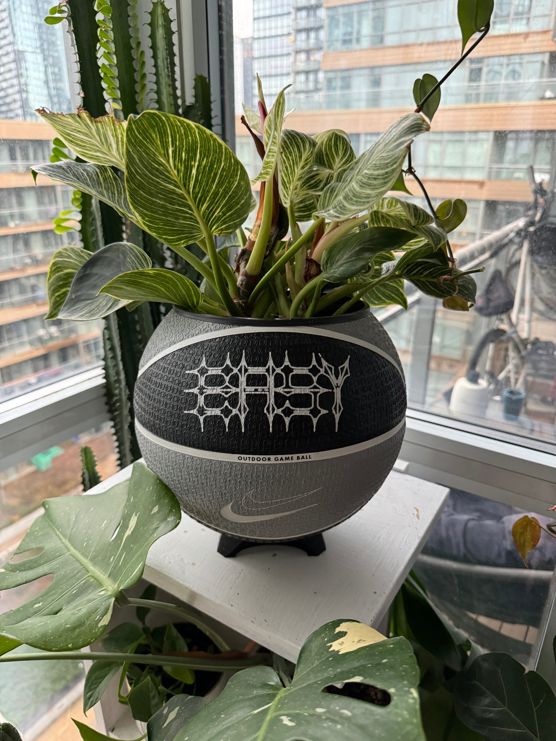 Nike Large Basketball Planter (Kevin Durant White & Black)