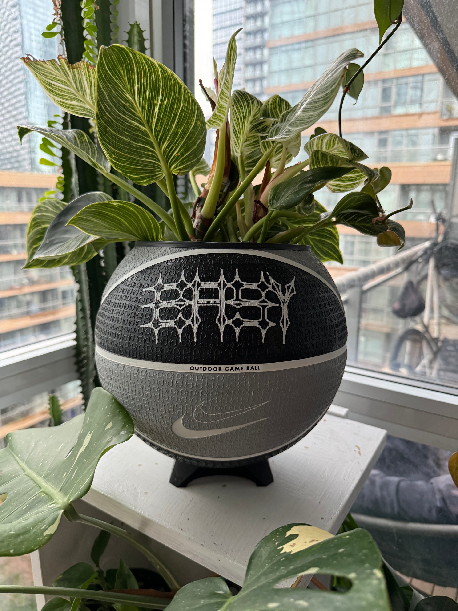 Nike Large Basketball Planter (Kevin Durant White & Black)
