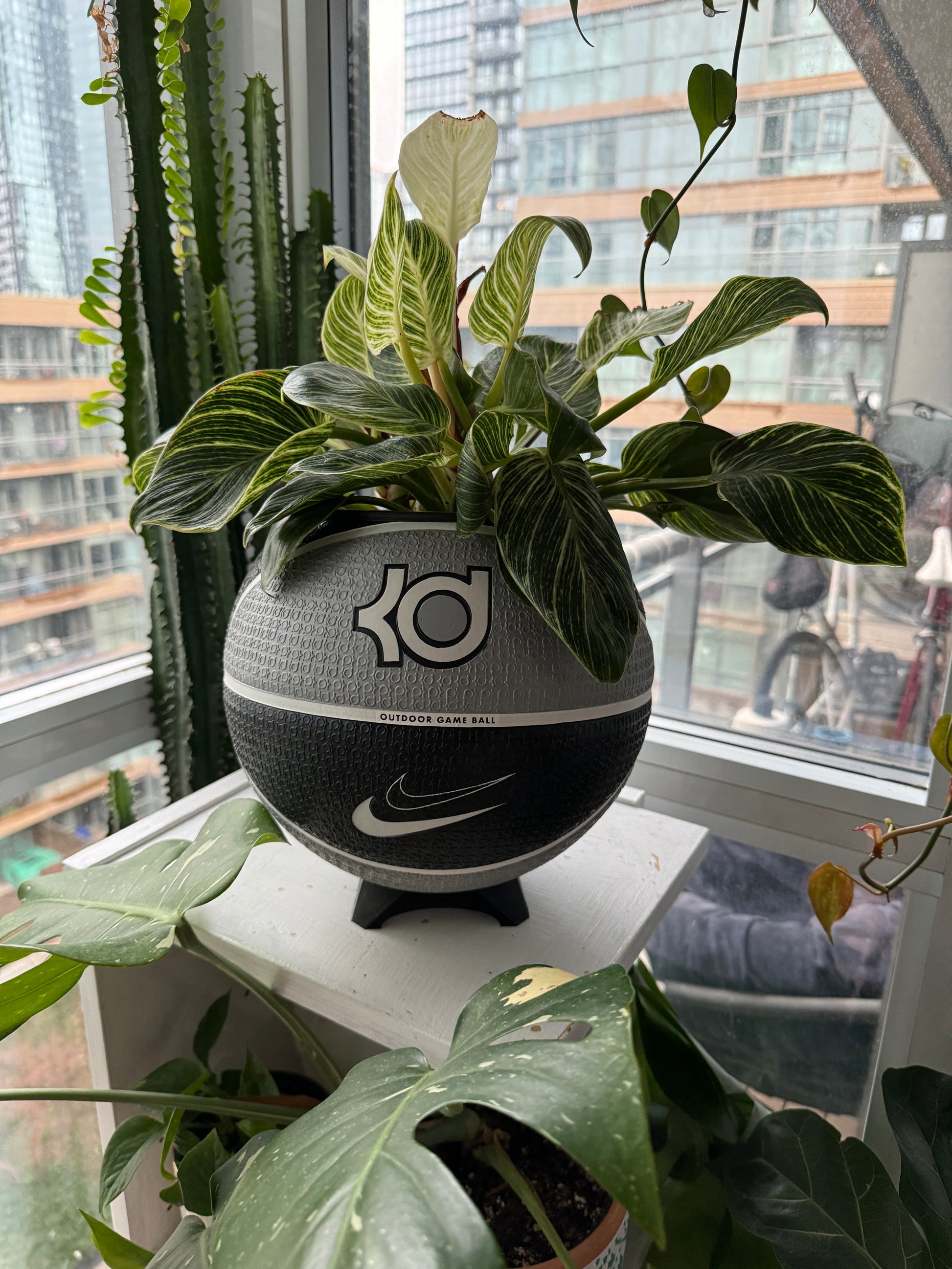 Nike Large Basketball Planter (Kevin Durant White & Black)