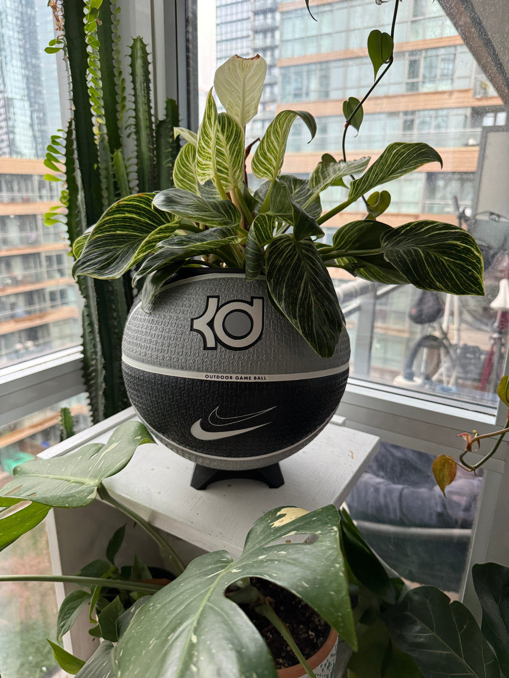 Nike Large Basketball Planter (Kevin Durant White & Black)
