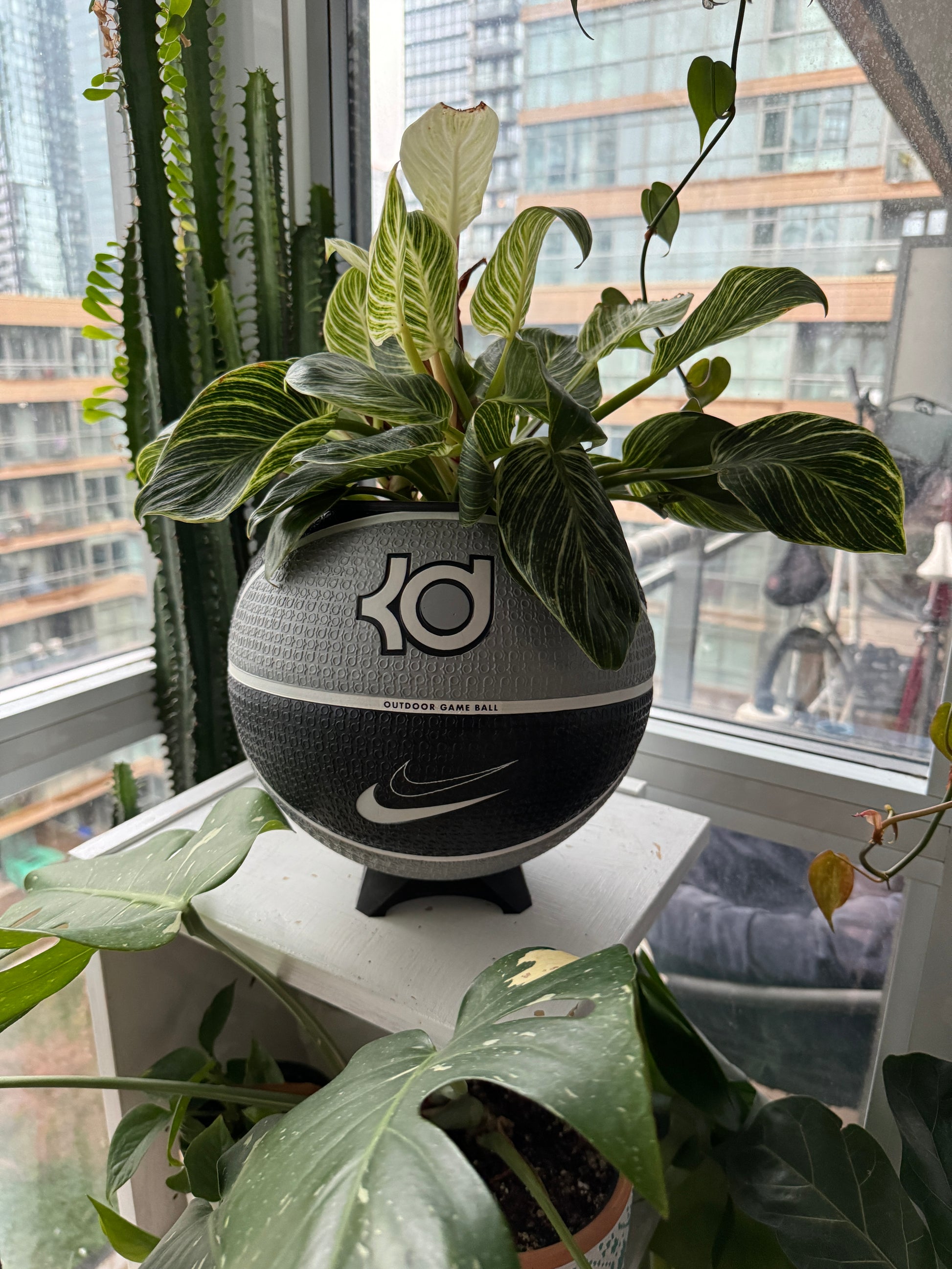 Nike Large Basketball Planter (Kevin Durant White & Black)
