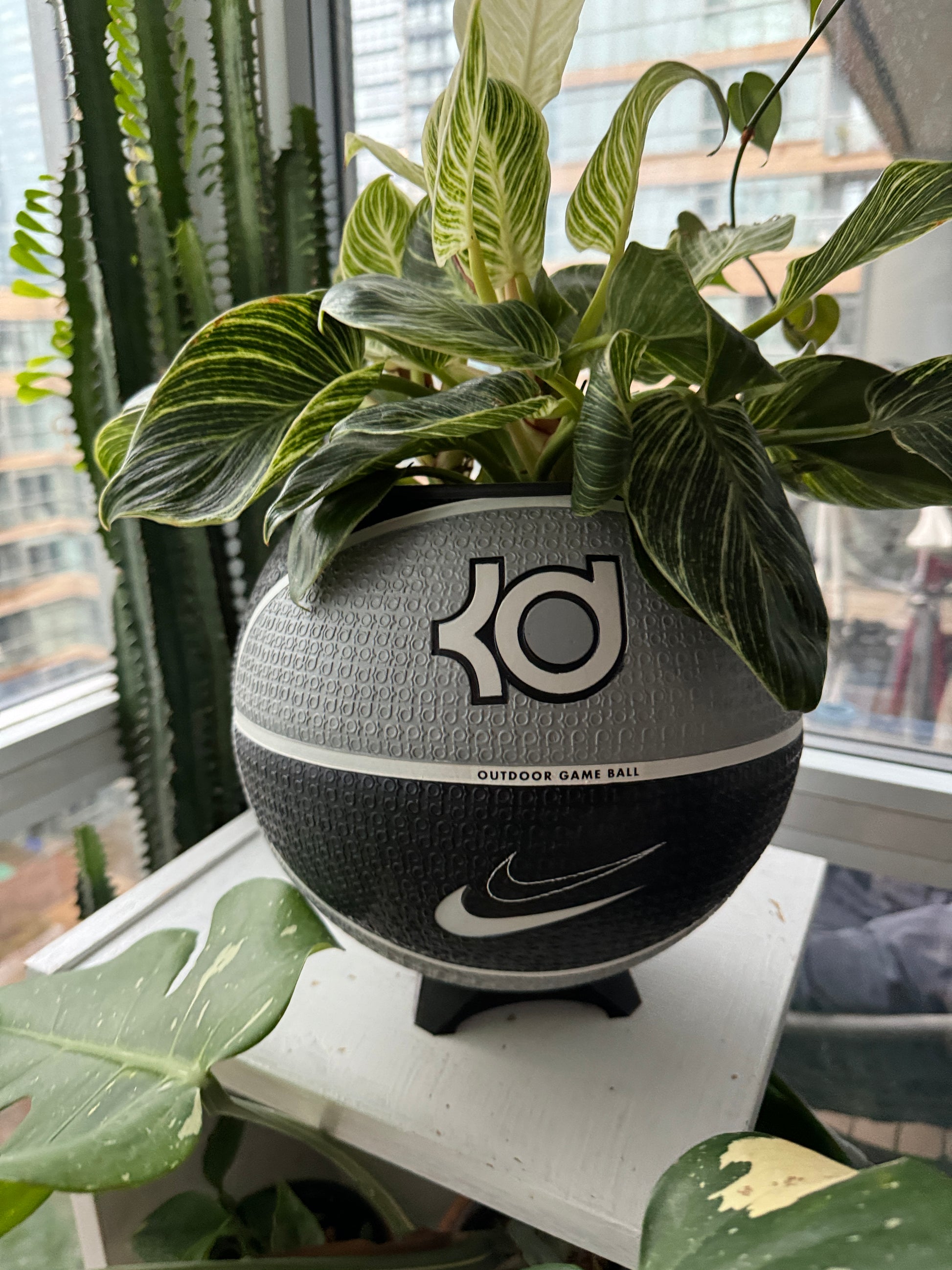 Nike Large Basketball Planter (Kevin Durant White & Black)