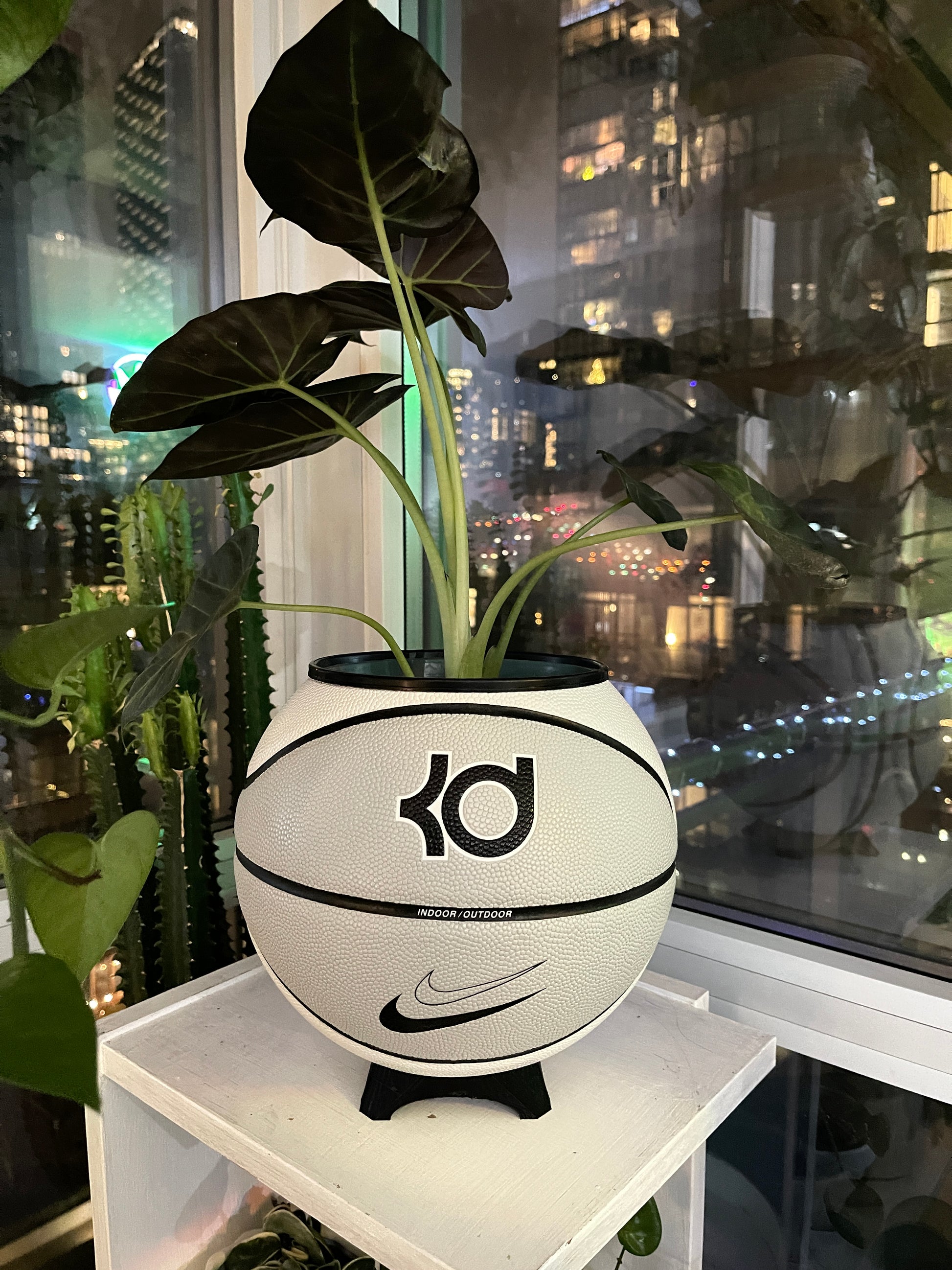 Nike Large Basketball Planter (Kevin Durant White & Grey)