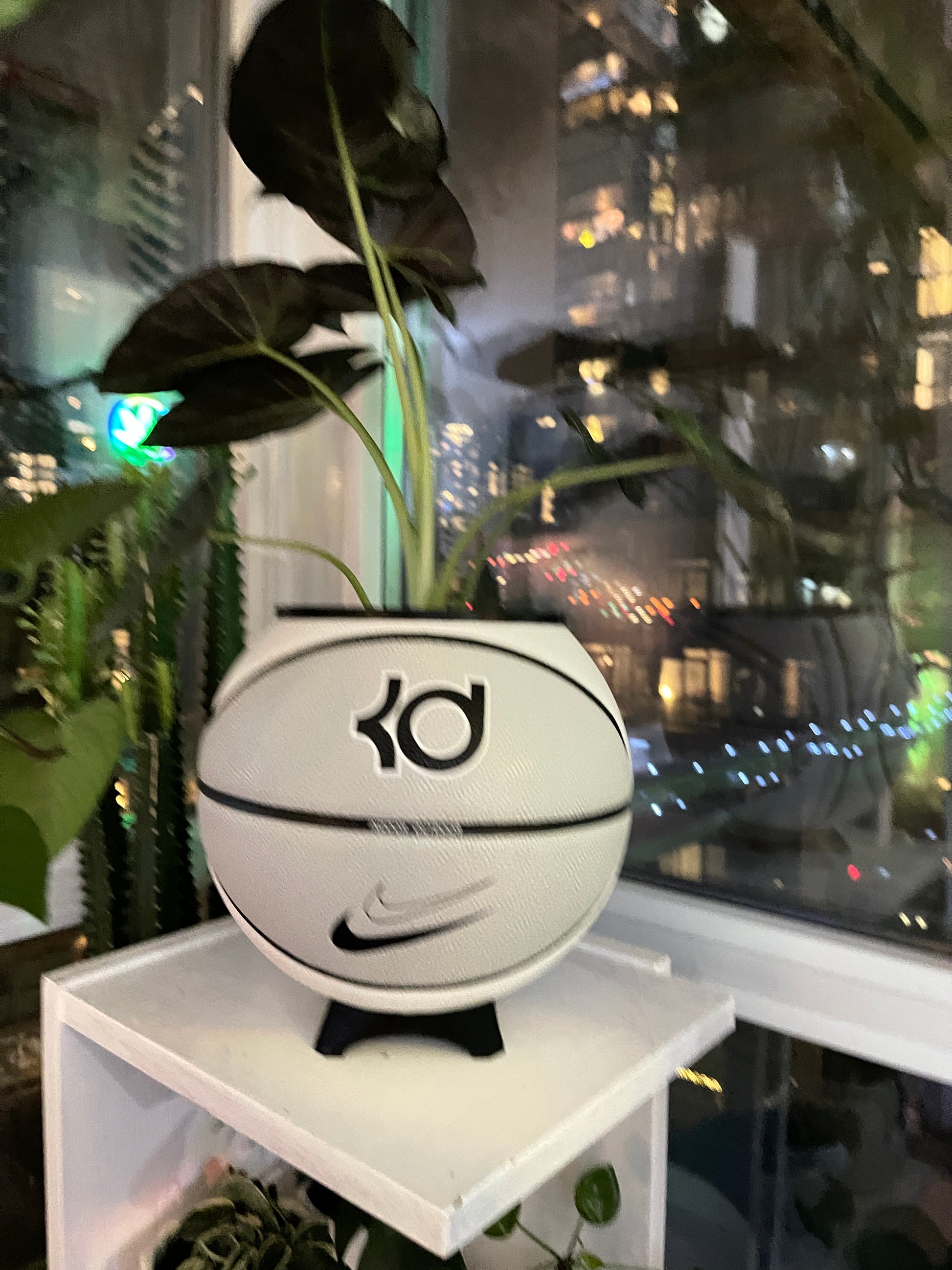 Nike Large Basketball Planter (Kevin Durant White & Grey)
