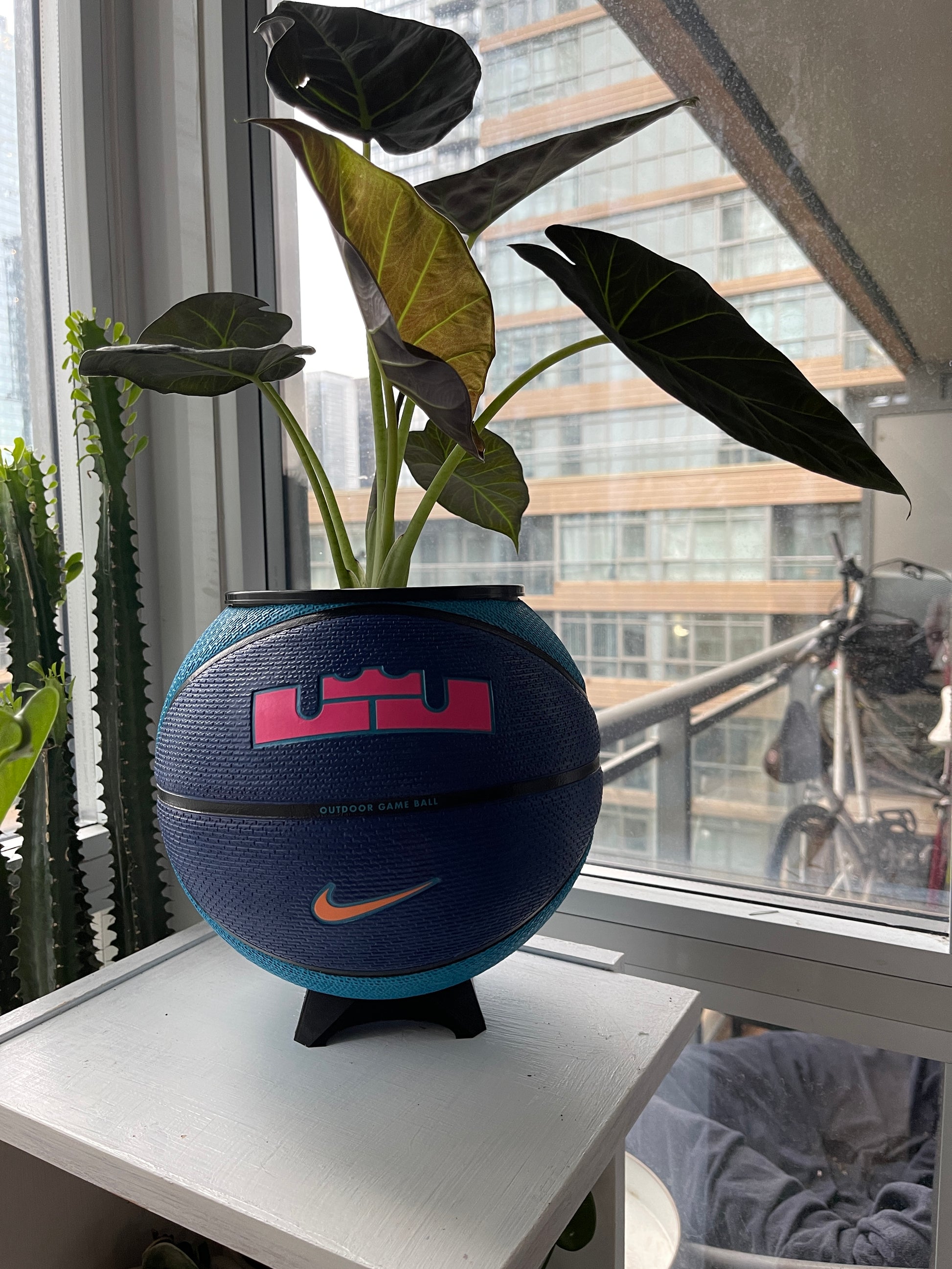 Nike Large Basketball Planter (LeBron King Blue)
