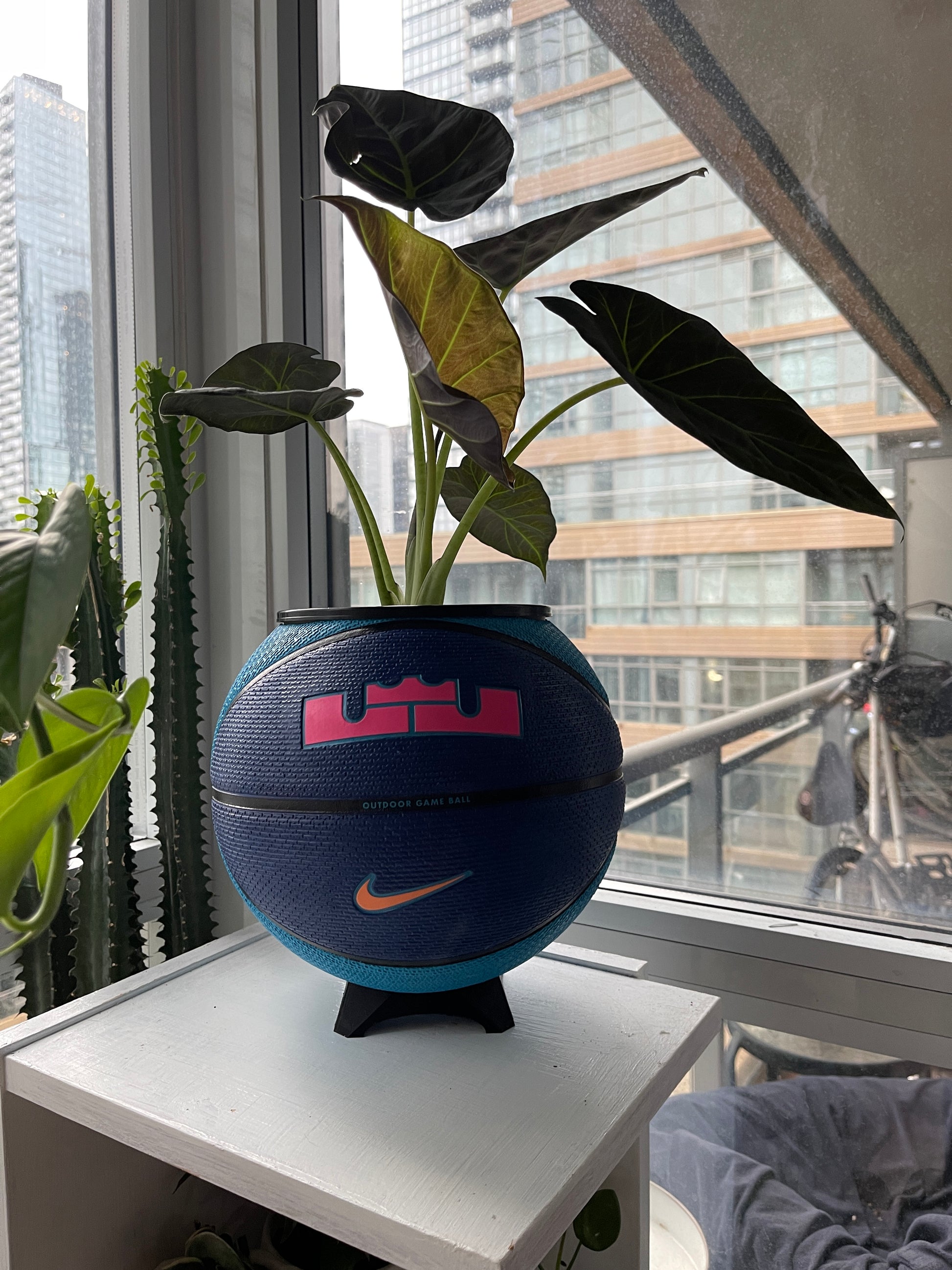 Nike Large Basketball Planter (LeBron King Blue)