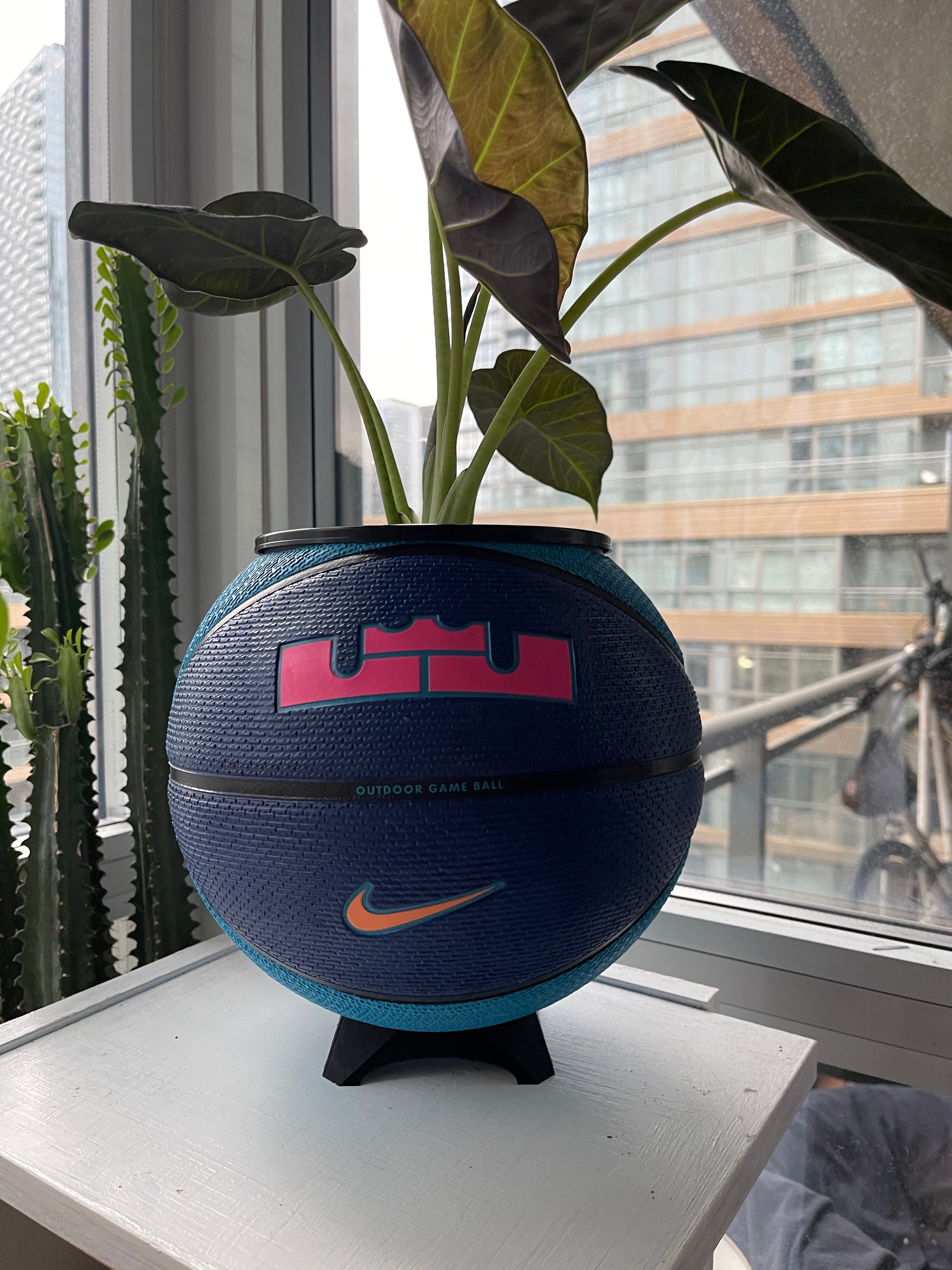 Nike Large Basketball Planter (LeBron King Blue)