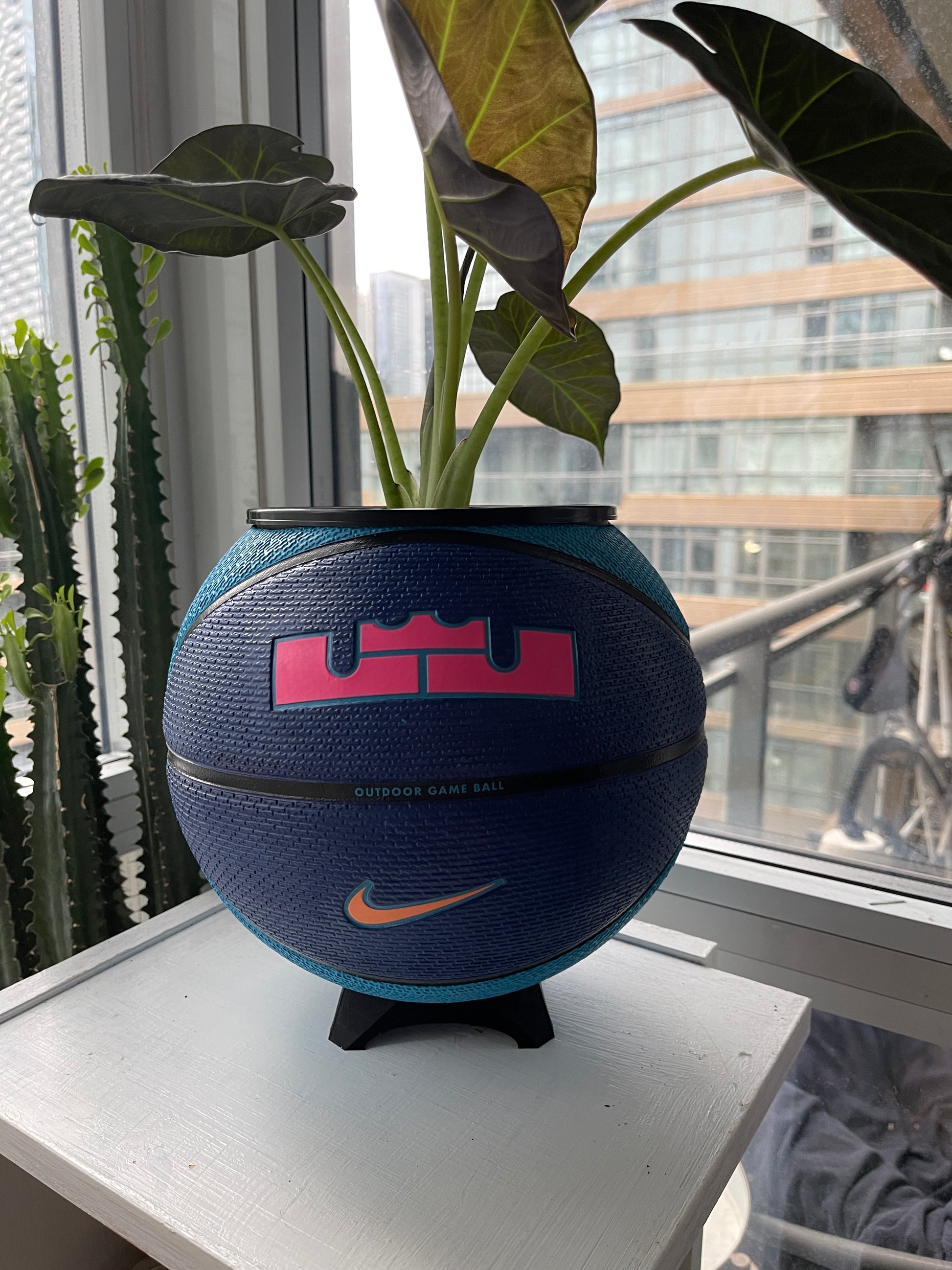 Nike Large Basketball Planter (LeBron King Blue)
