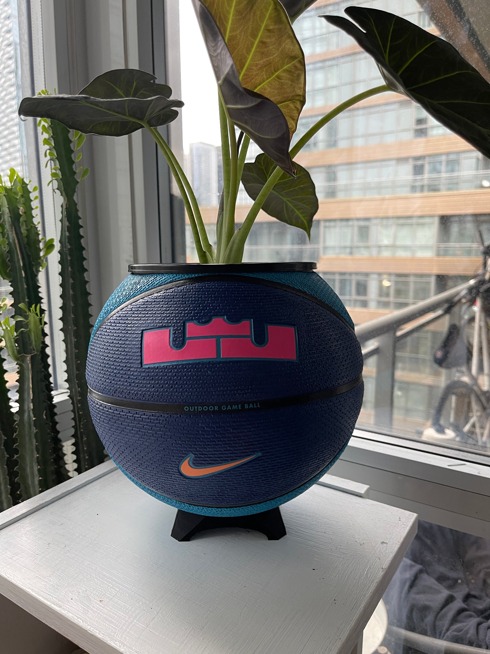 Nike Large Basketball Planter (LeBron King Blue)