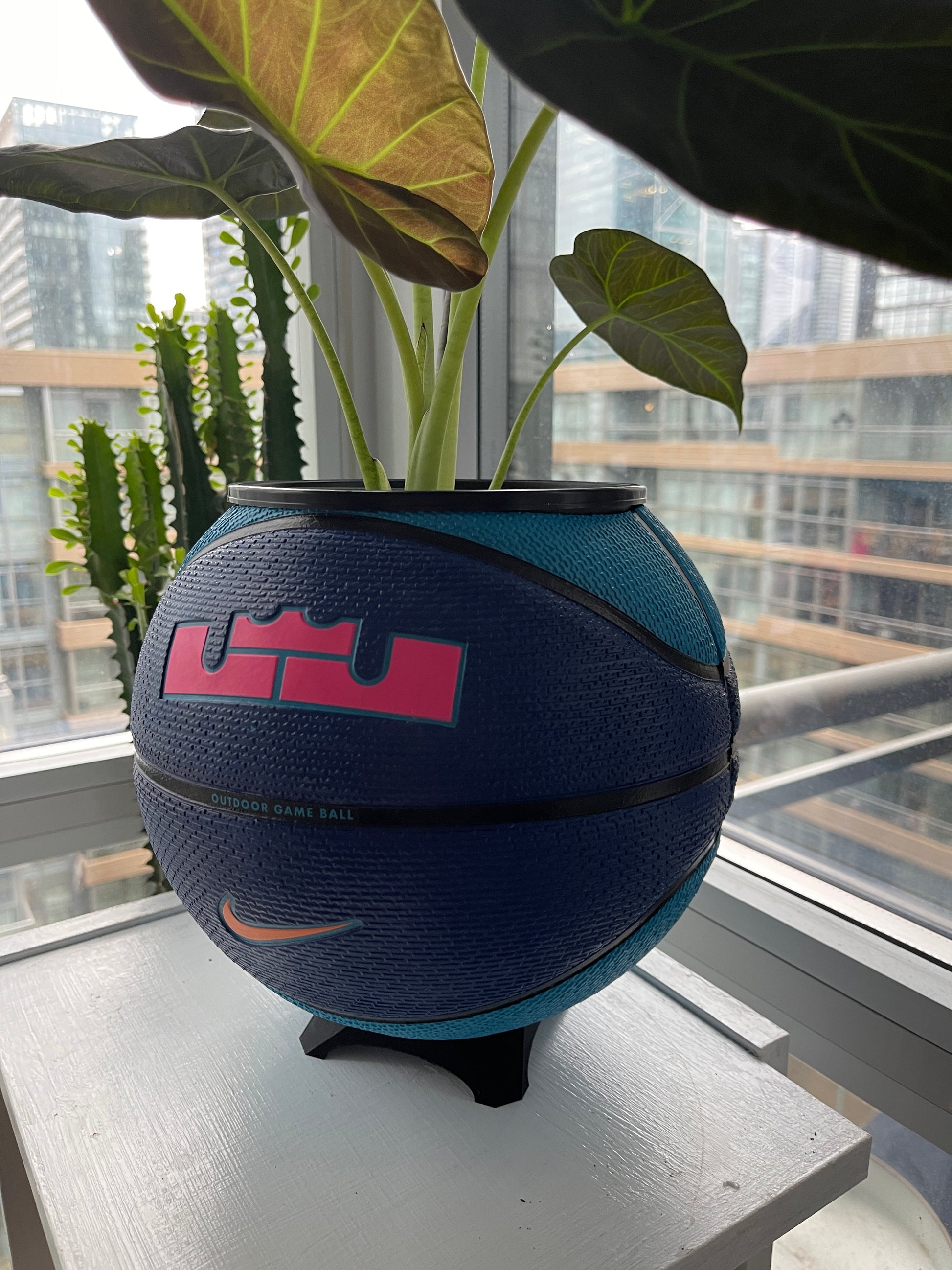 Nike Large Basketball Planter (LeBron King Blue)