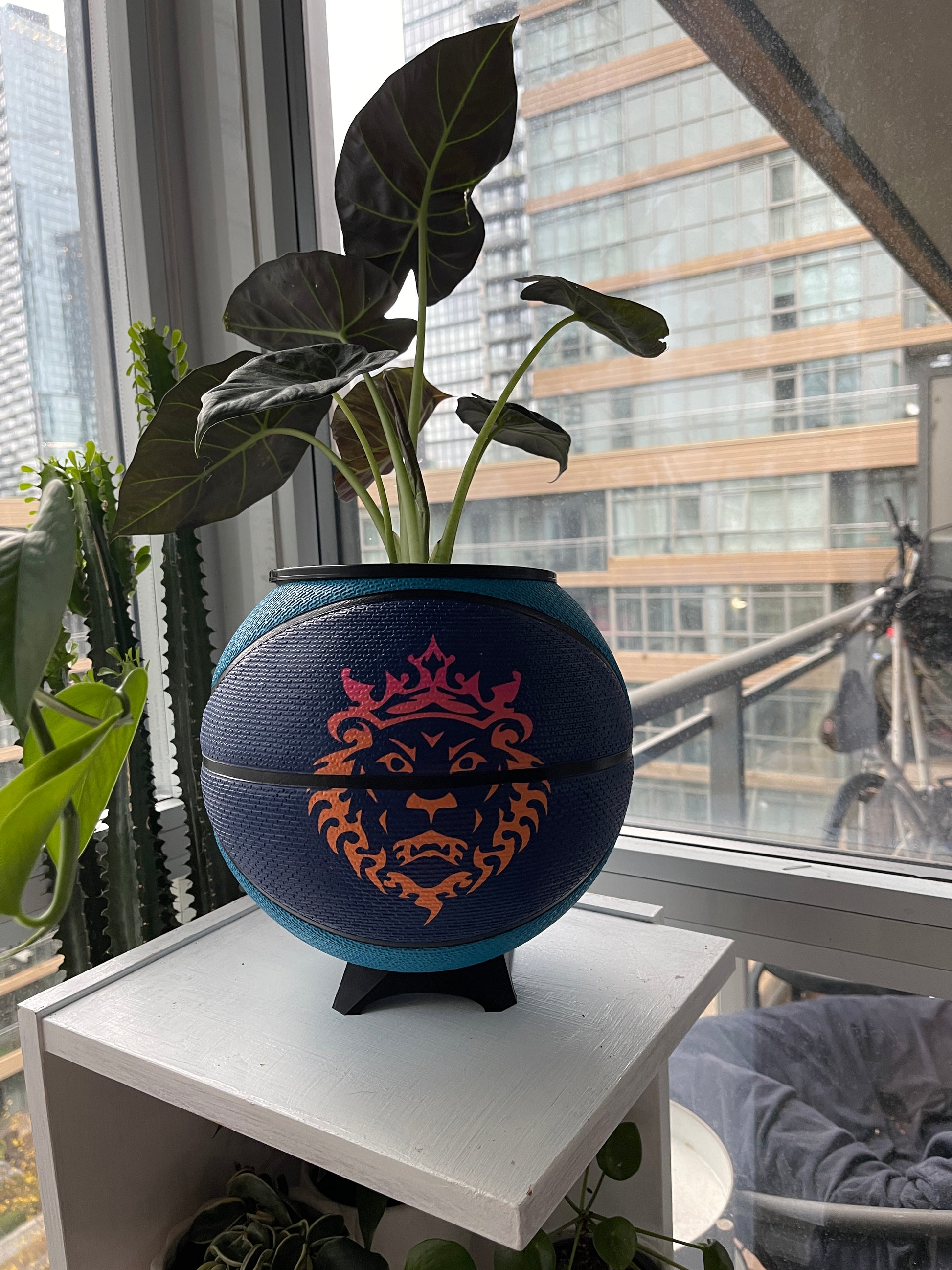 Nike Large Basketball Planter (LeBron King Blue)