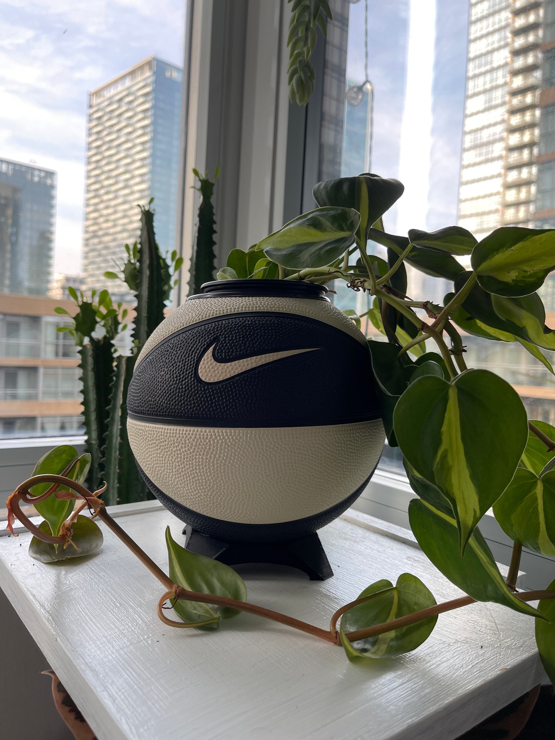 Nike Mini Basketball Planter (Oreo)