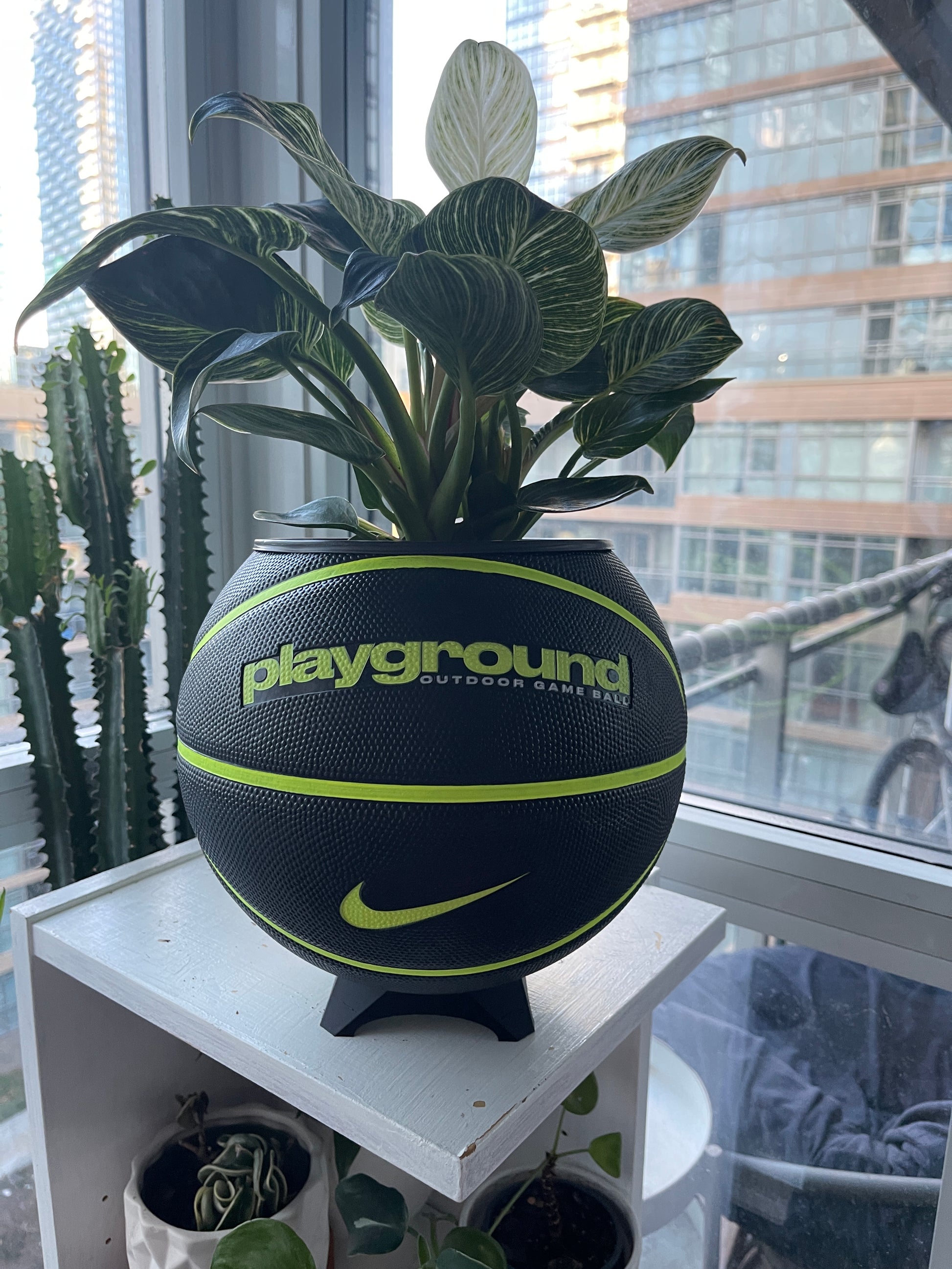 Nike Large Basketball Planter (Black Volt)
