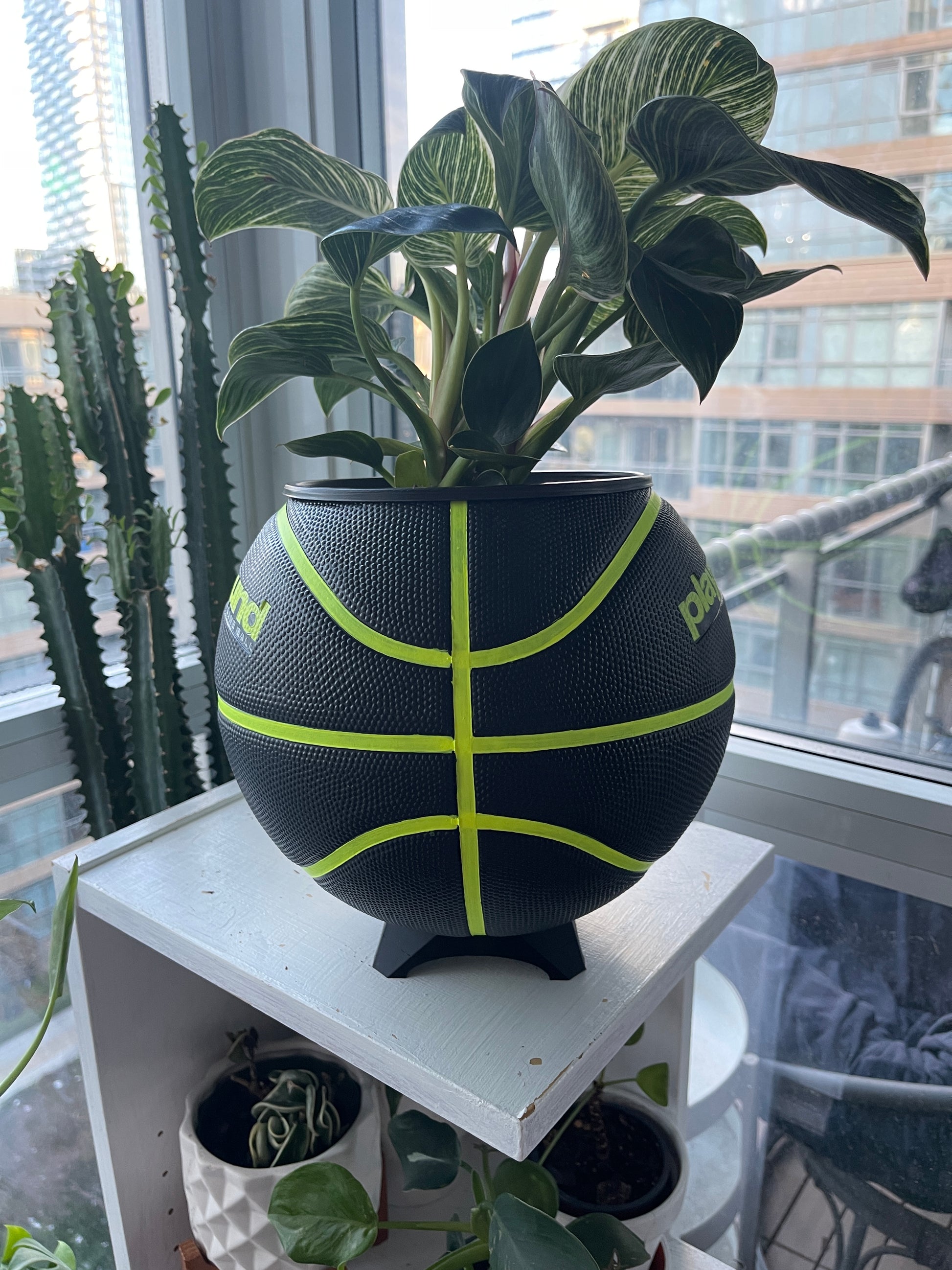 Nike Large Basketball Planter (Black Volt)