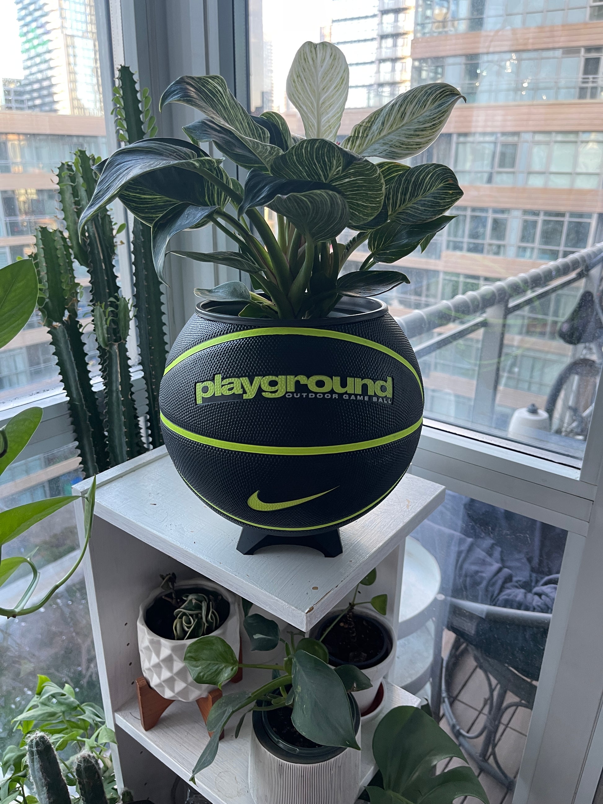 Nike Large Basketball Planter (Black Volt)