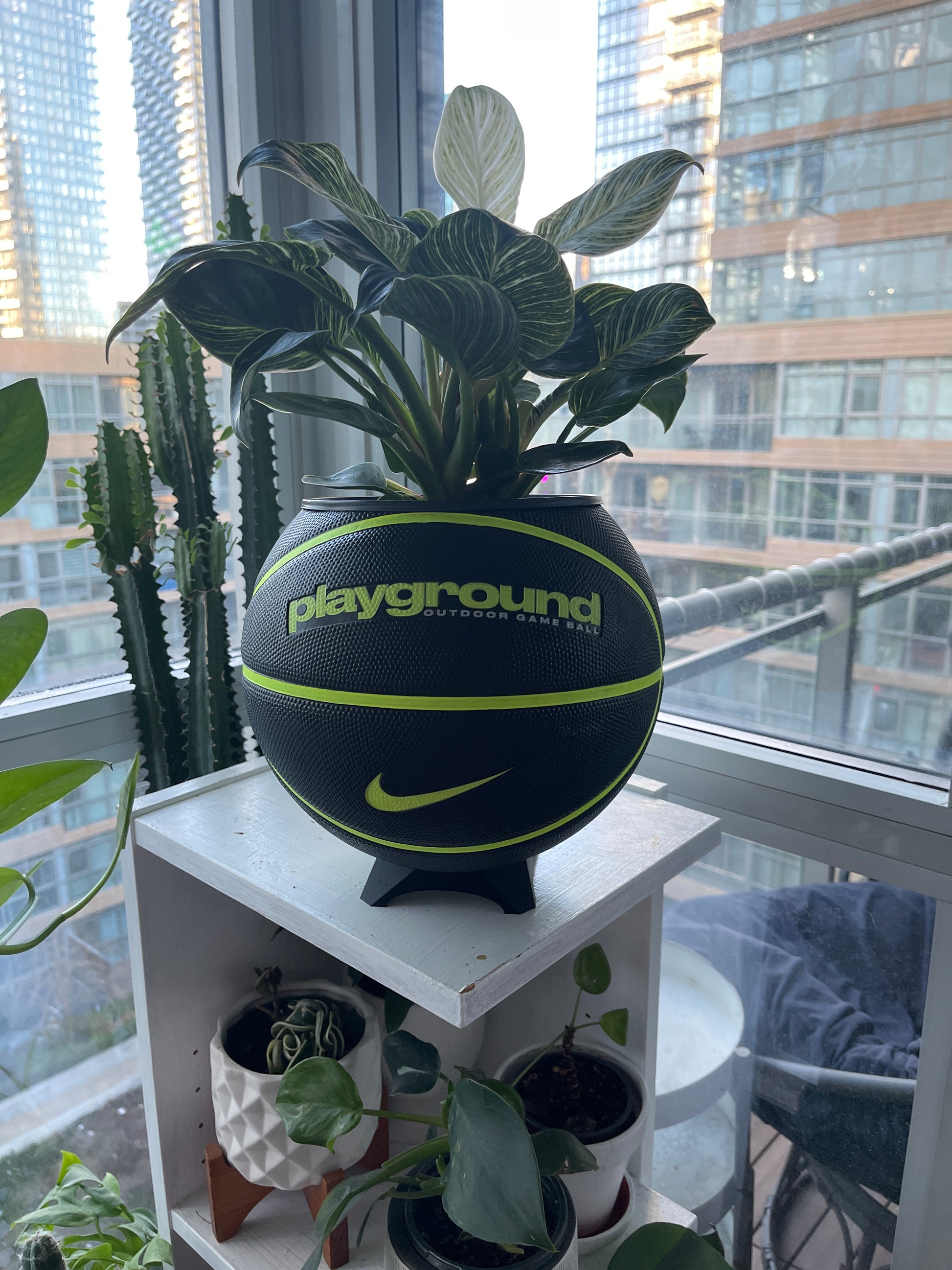 Nike Large Basketball Planter (Black Volt)