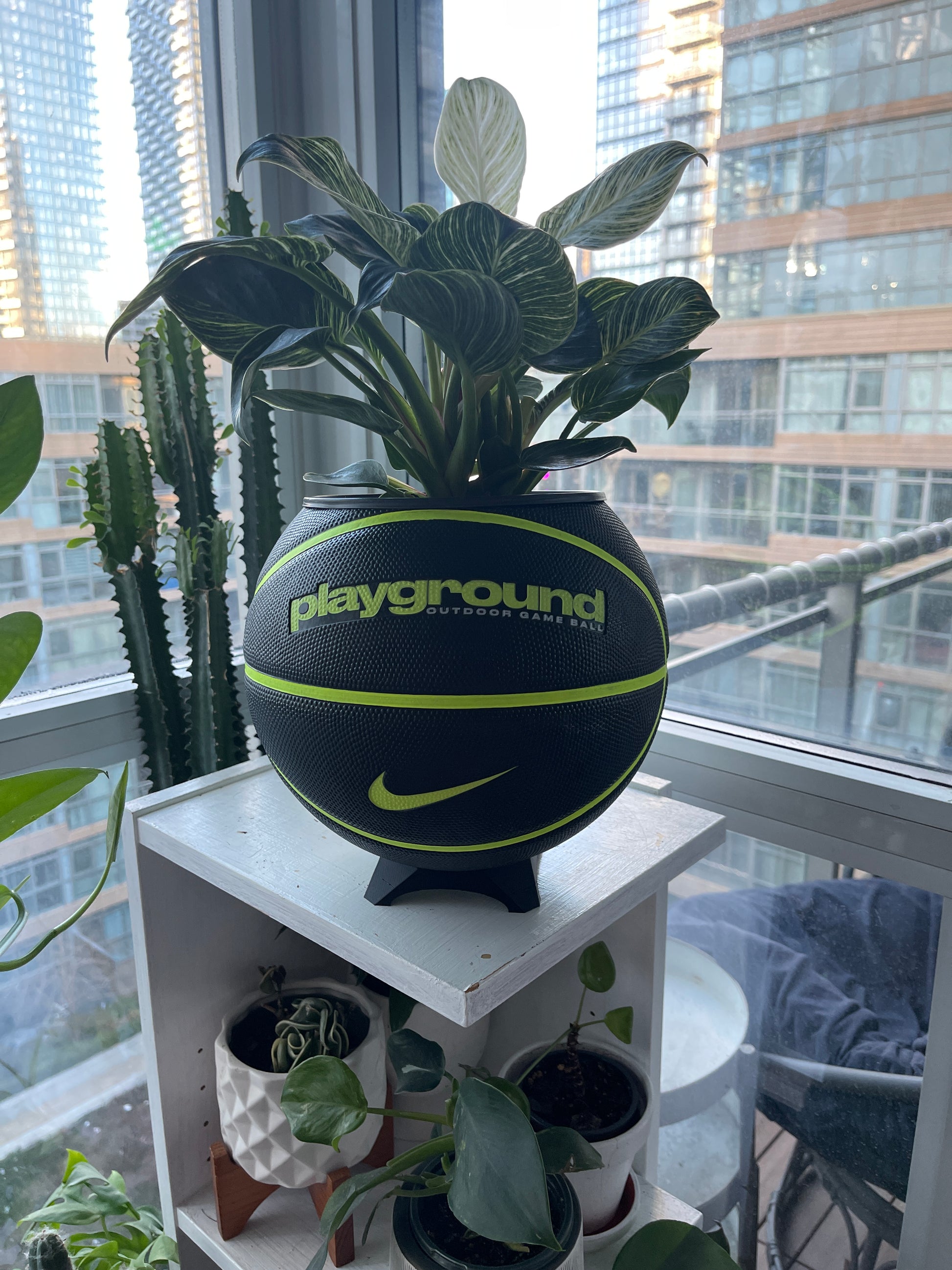 Nike Large Basketball Planter (Black Volt)