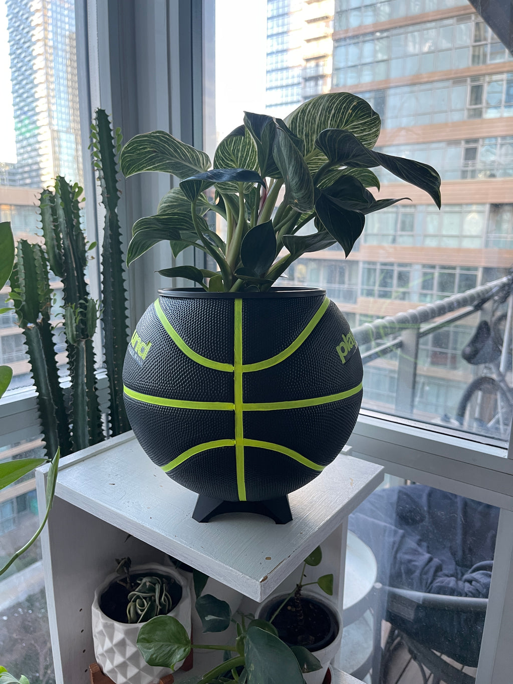Nike Large Basketball Planter (Black Volt)