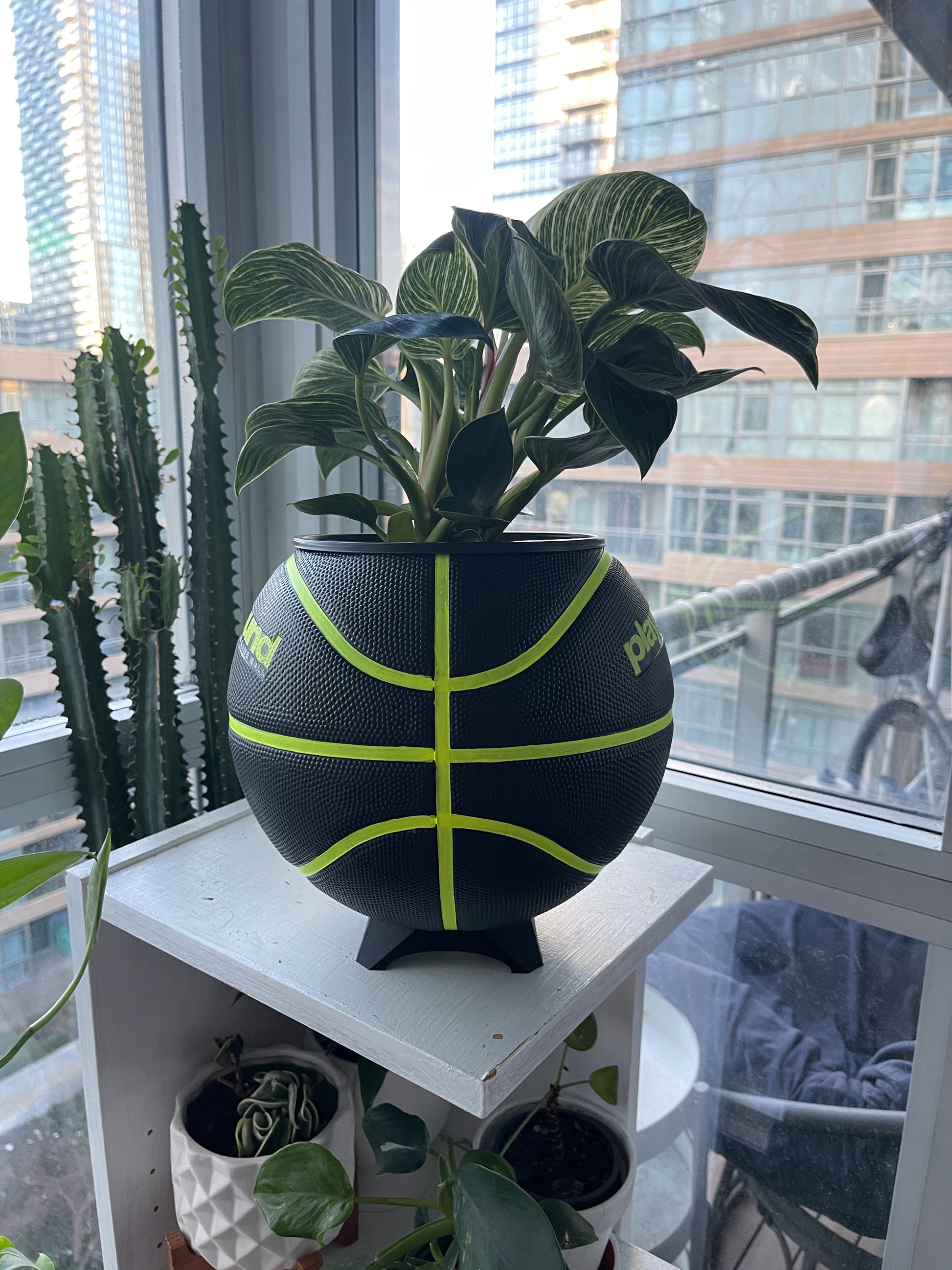 Nike Large Basketball Planter (Black Volt)