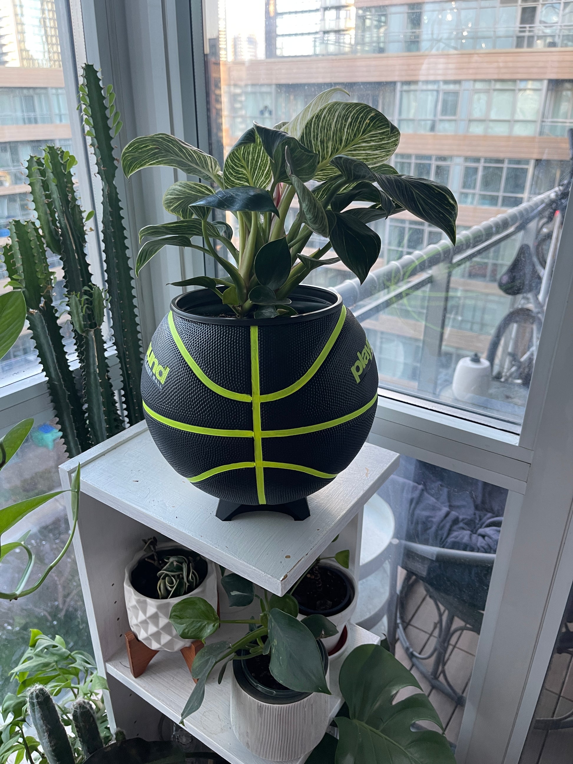 Nike Large Basketball Planter (Black Volt)