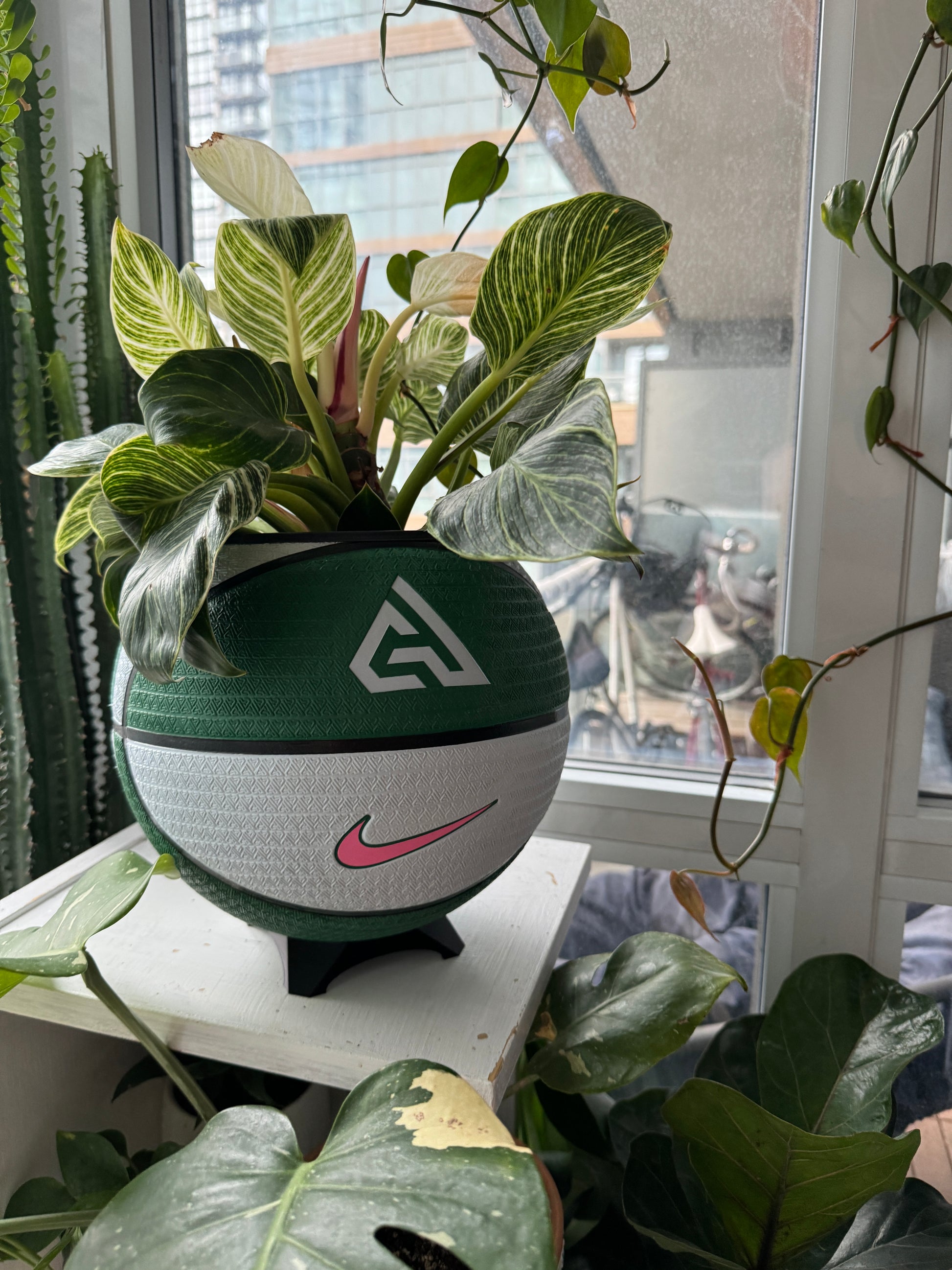Nike Large Basketball Planter (Freaky Green)