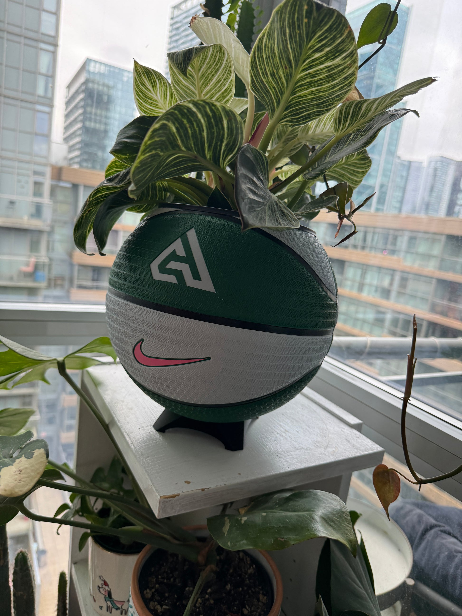 Nike Large Basketball Planter (Freaky Green)
