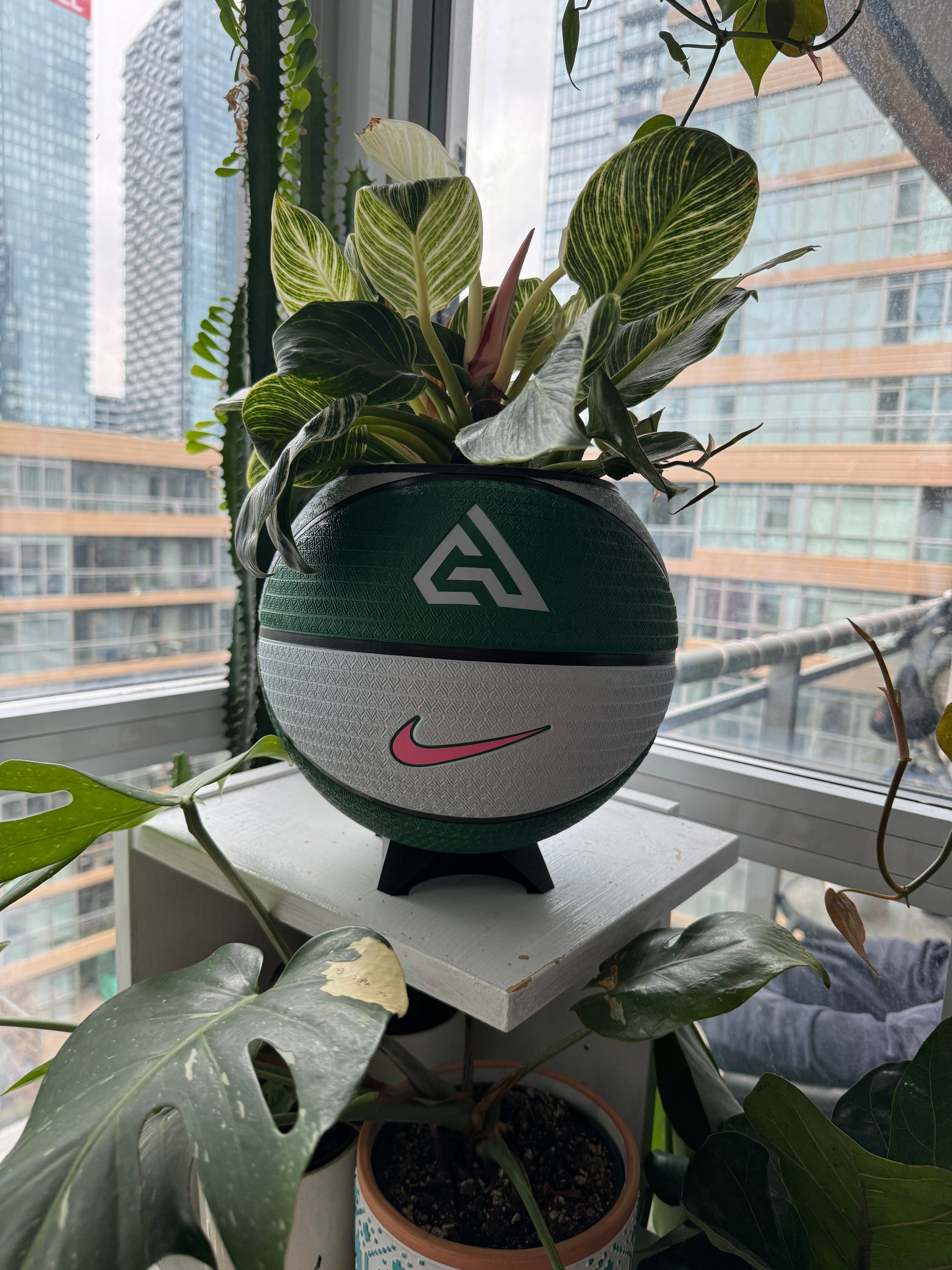 Nike Large Basketball Planter (Freaky Green)