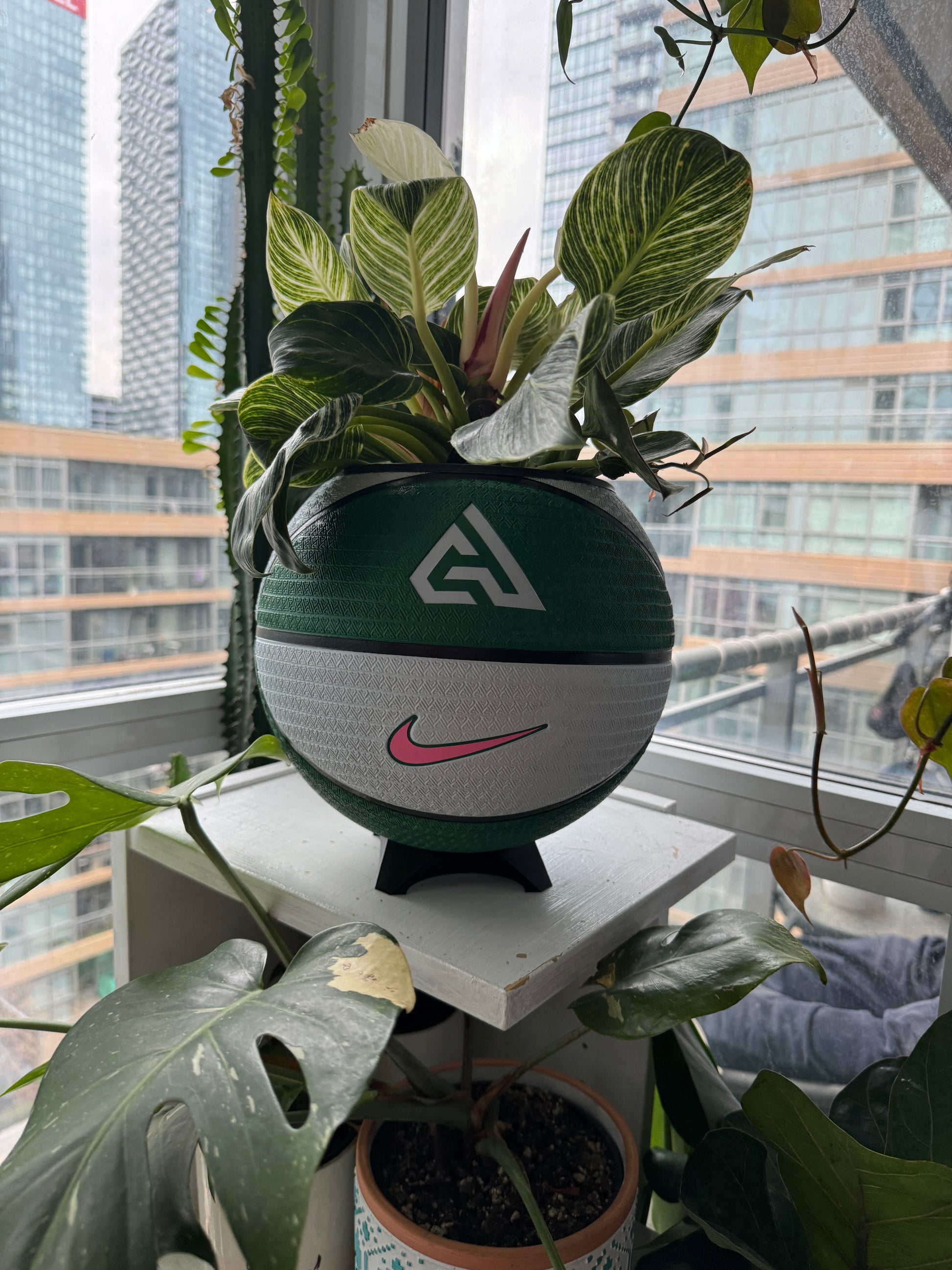 Nike Large Basketball Planter (Freaky Green)