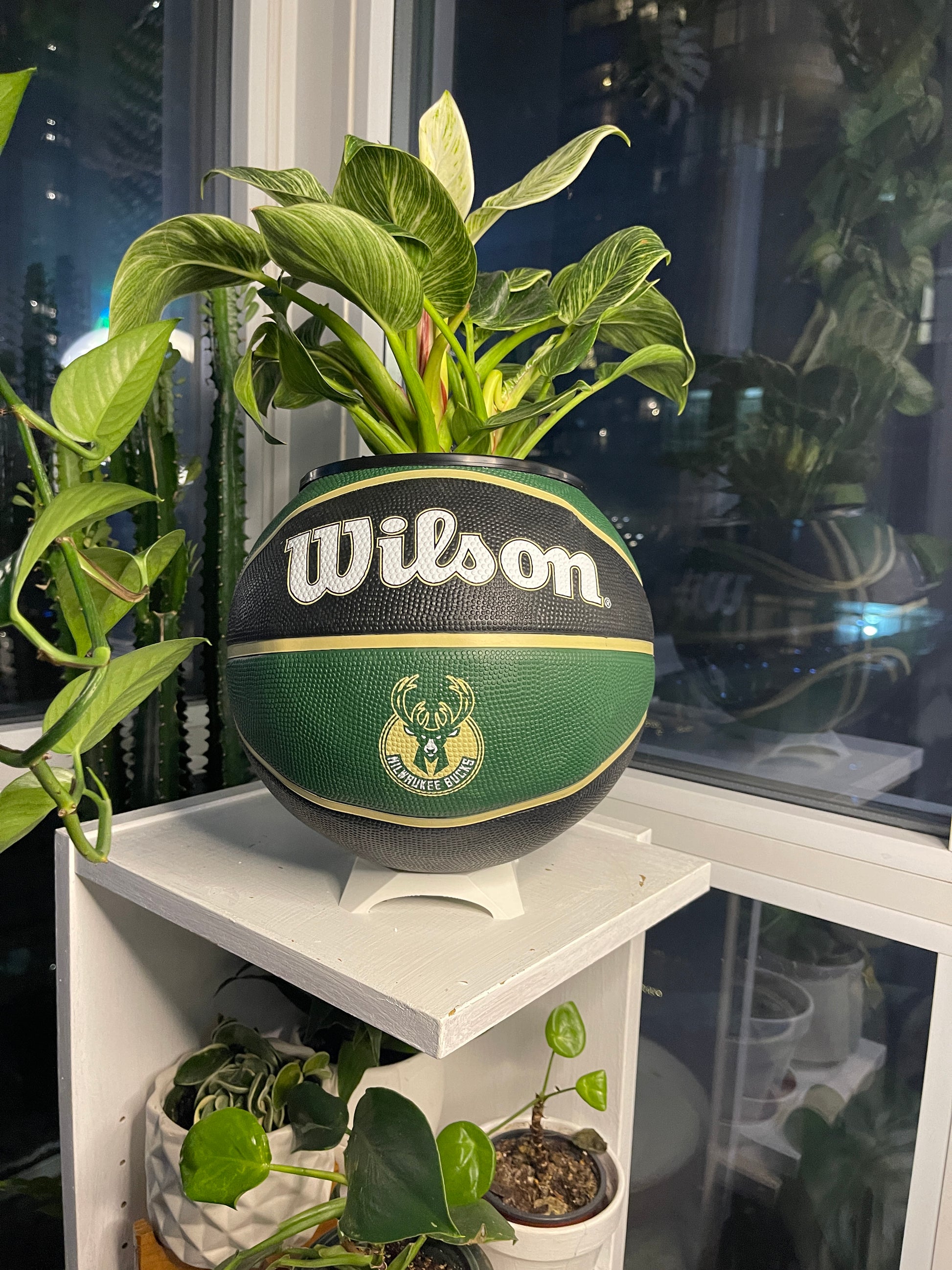 Large Basketball Planter (Milwaukee Bucks)