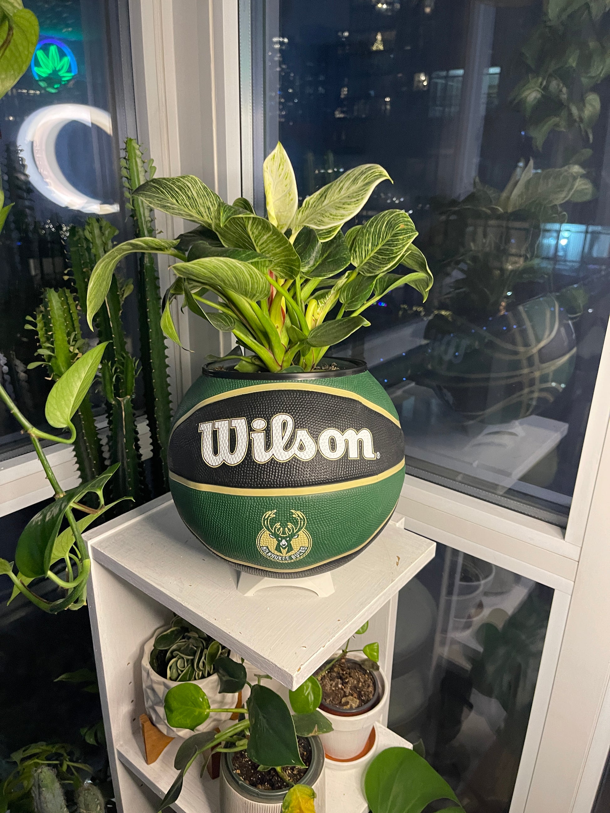 Large Basketball Planter (Milwaukee Bucks)
