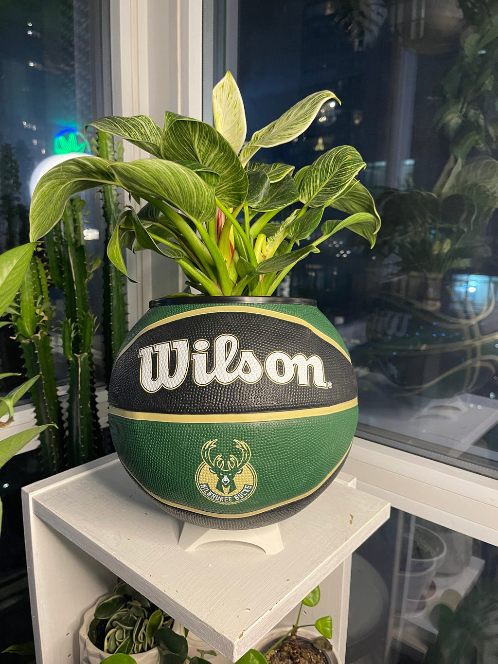Large Basketball Planter (Milwaukee Bucks)