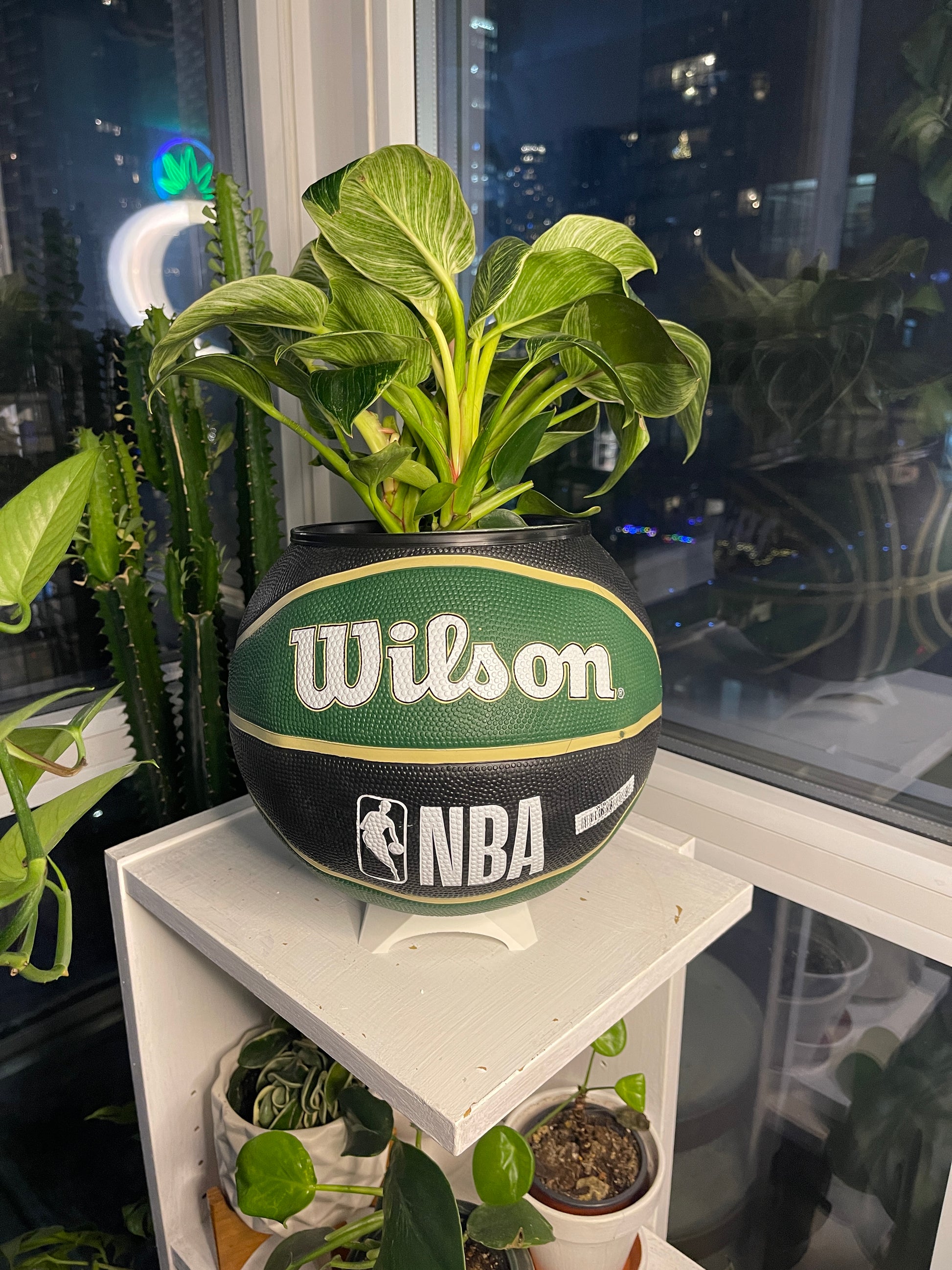 Large Basketball Planter (Milwaukee Bucks)