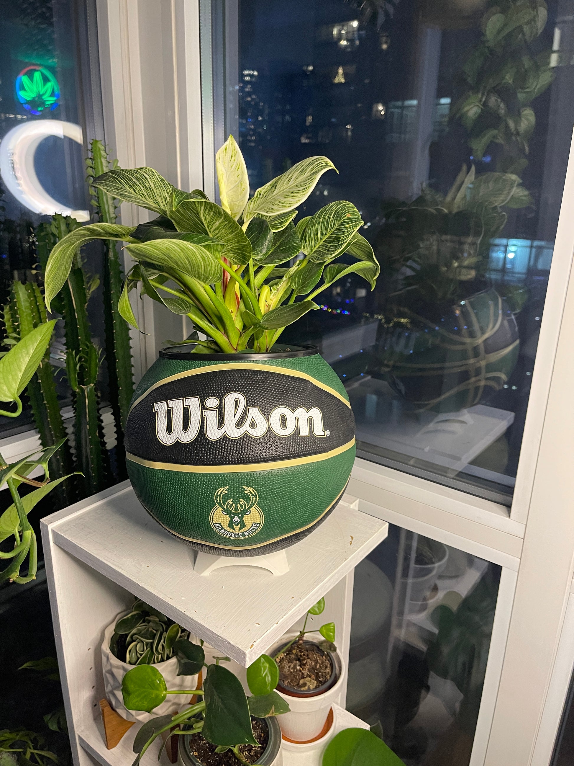 Large Basketball Planter (Milwaukee Bucks)
