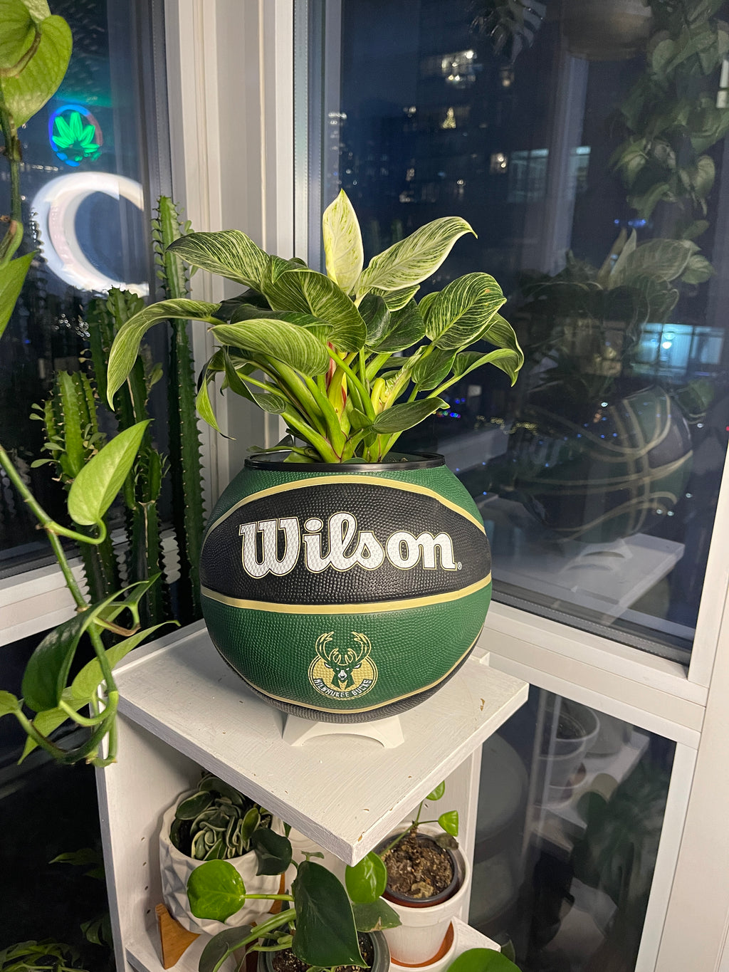 Large Basketball Planter (Milwaukee Bucks)