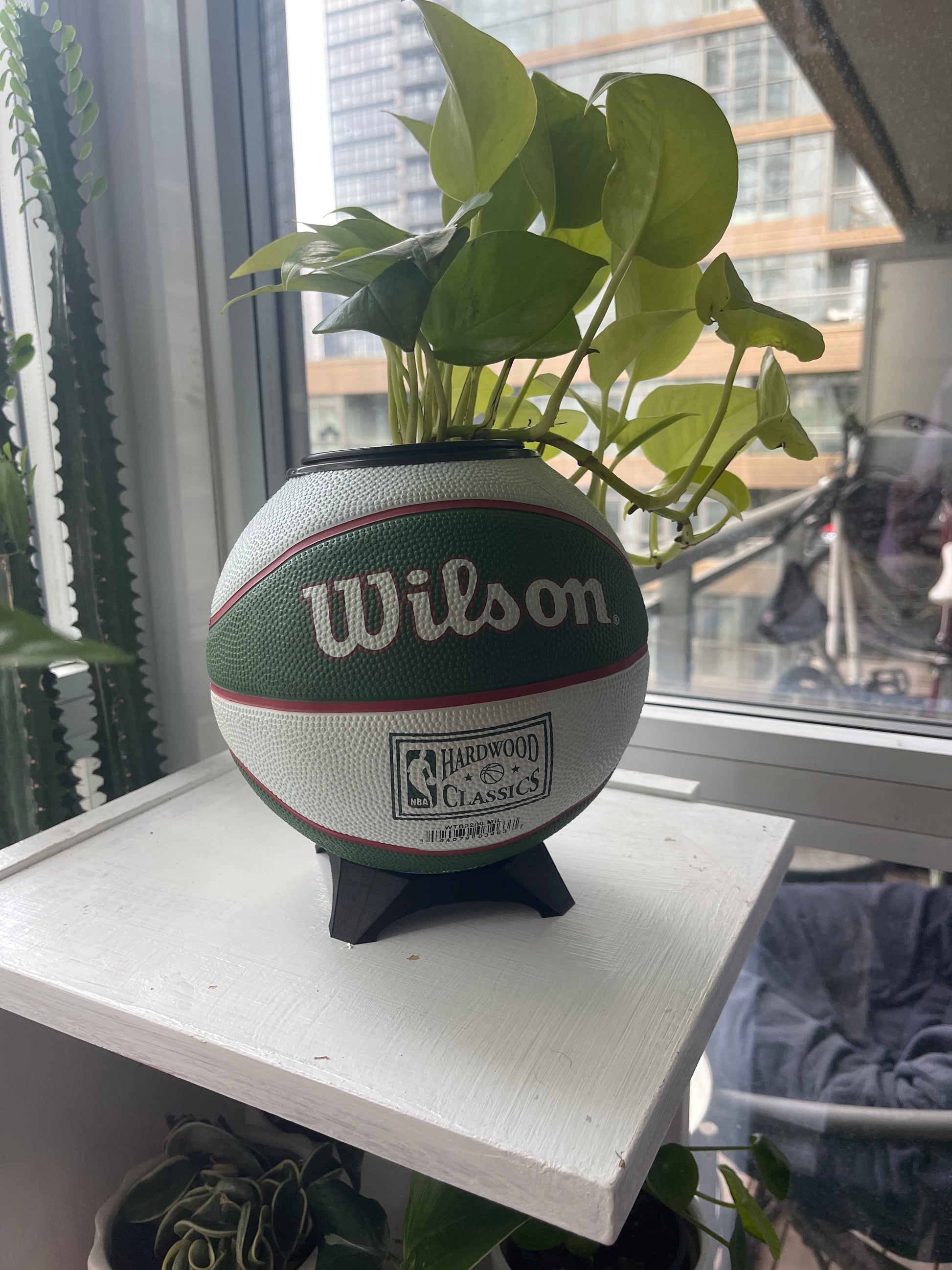 Mini Basketball Planter (Milwaukee Bucks)