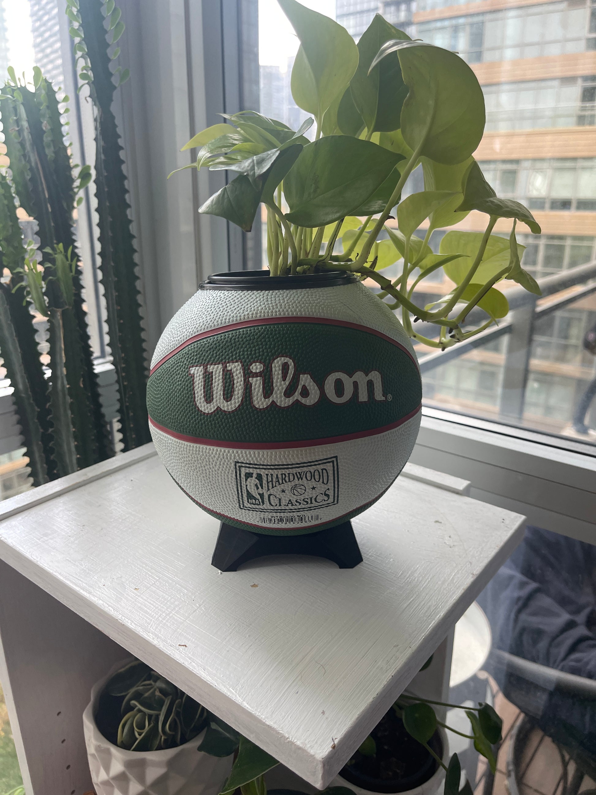 Mini Basketball Planter (Milwaukee Bucks)