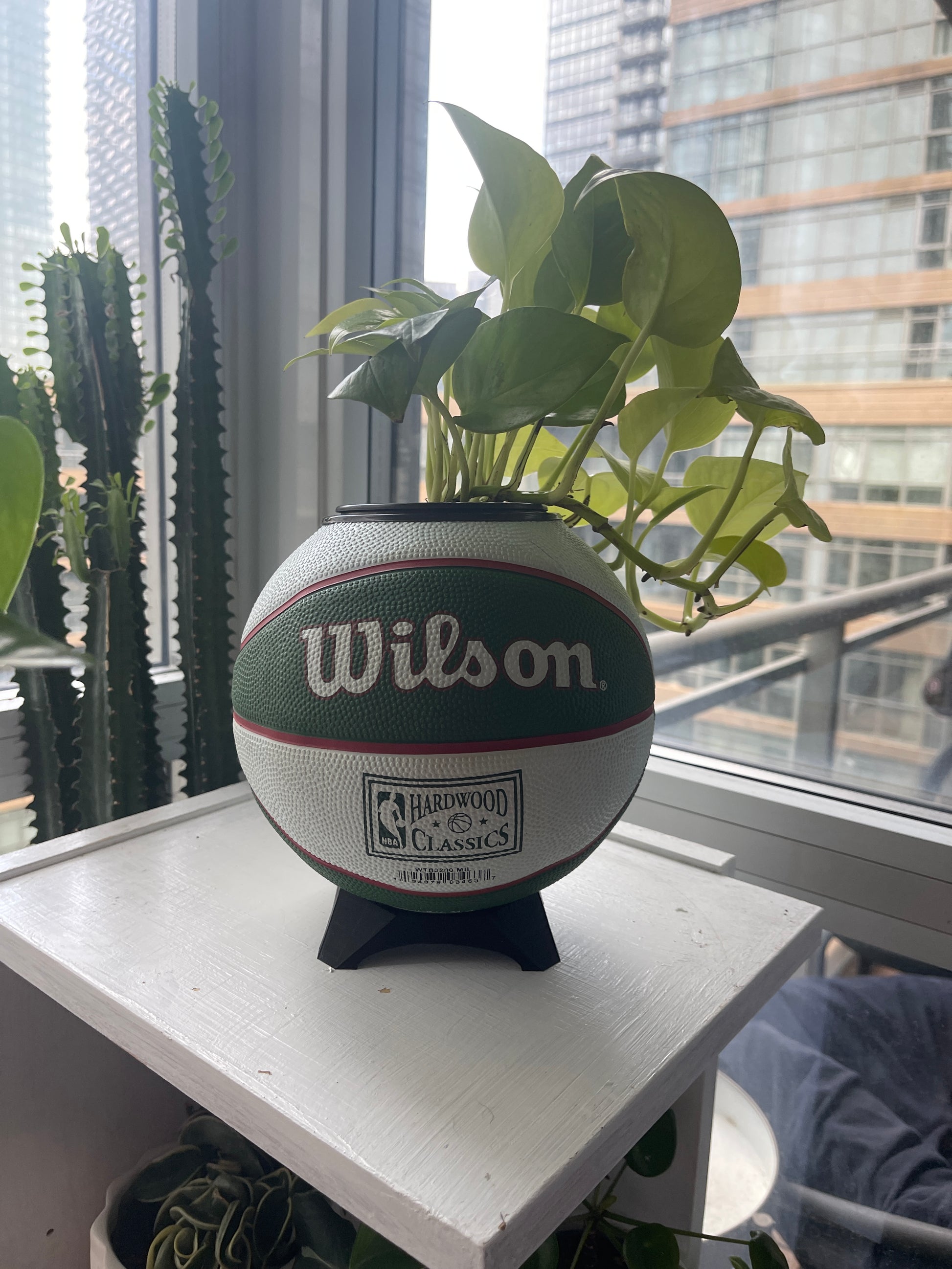 Mini Basketball Planter (Milwaukee Bucks)