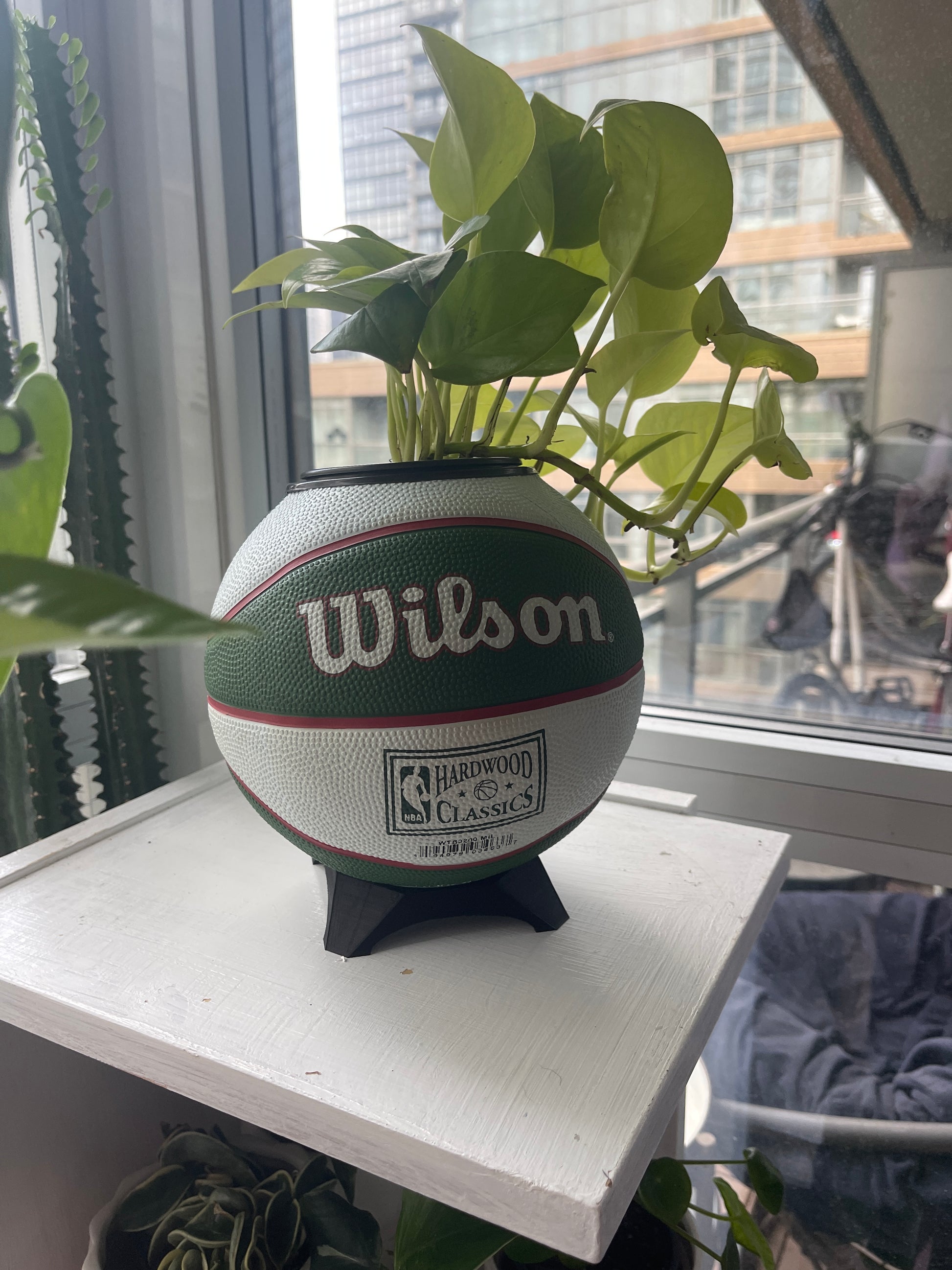 Mini Basketball Planter (Milwaukee Bucks)