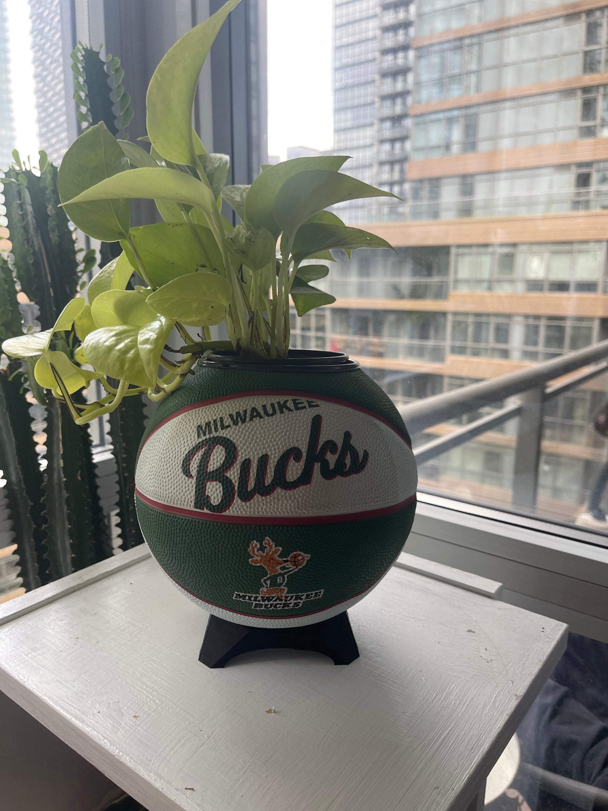 Mini Basketball Planter (Milwaukee Bucks)
