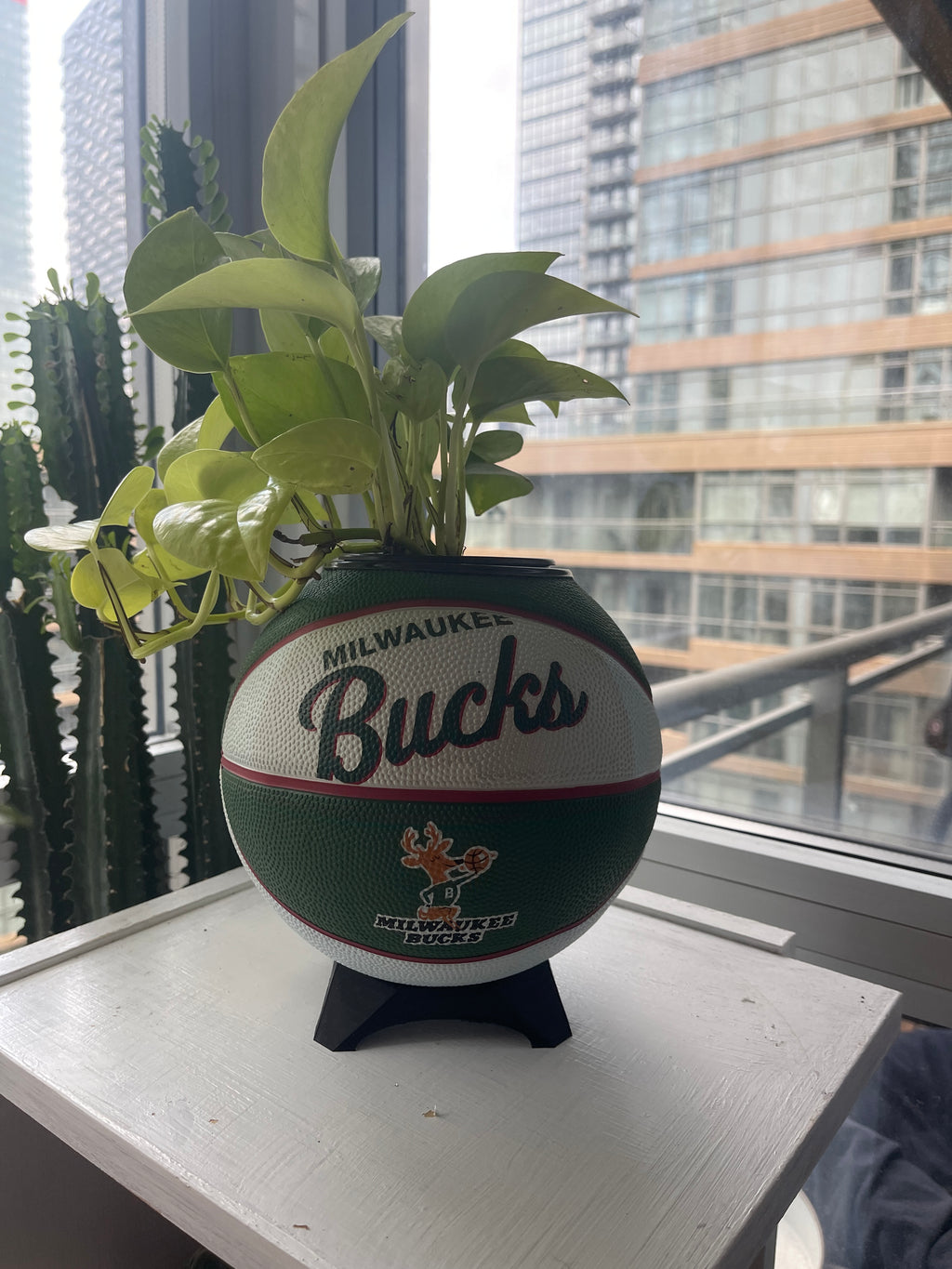 Mini Basketball Planter (Milwaukee Bucks)