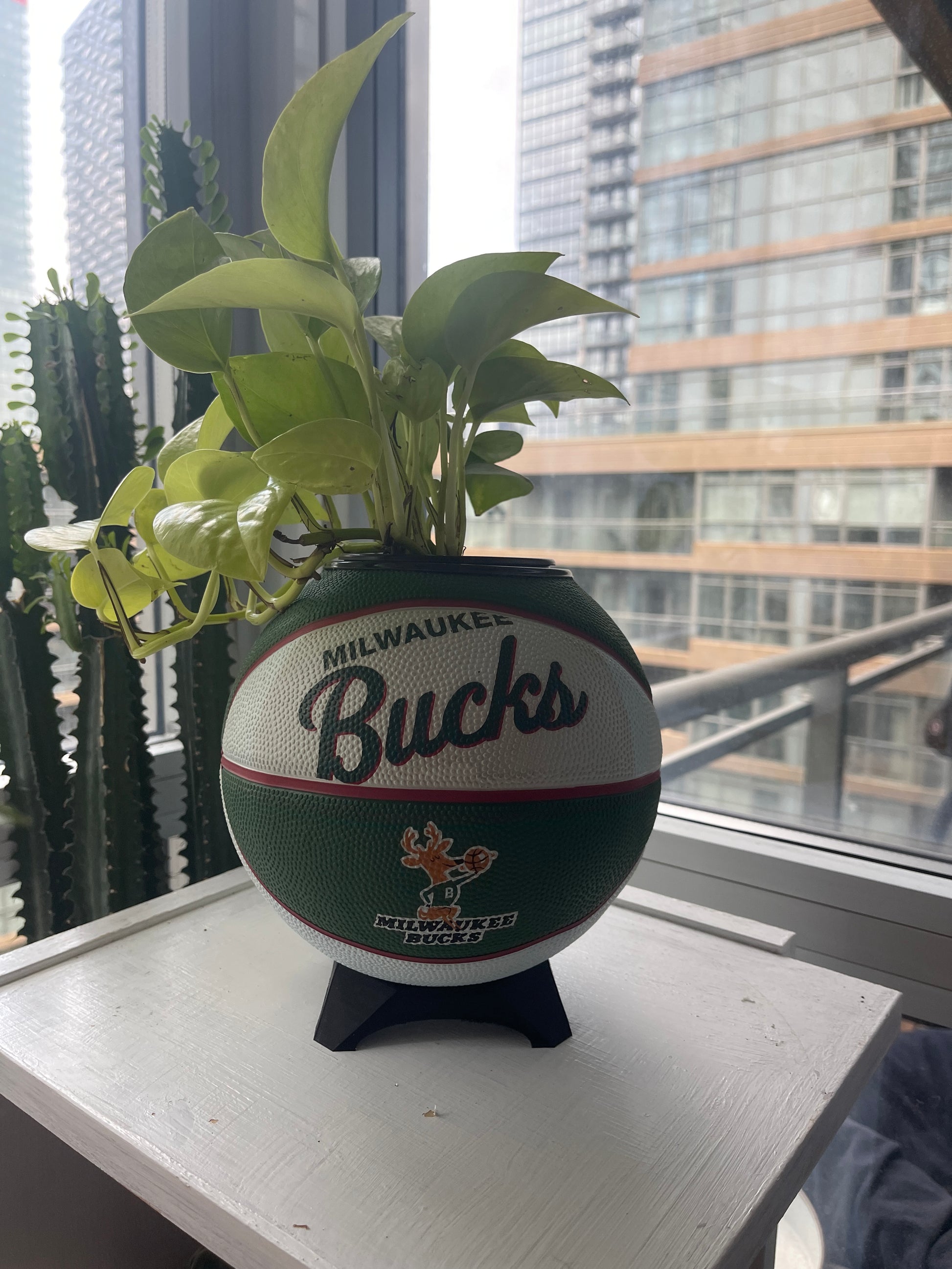 Mini Basketball Planter (Milwaukee Bucks)