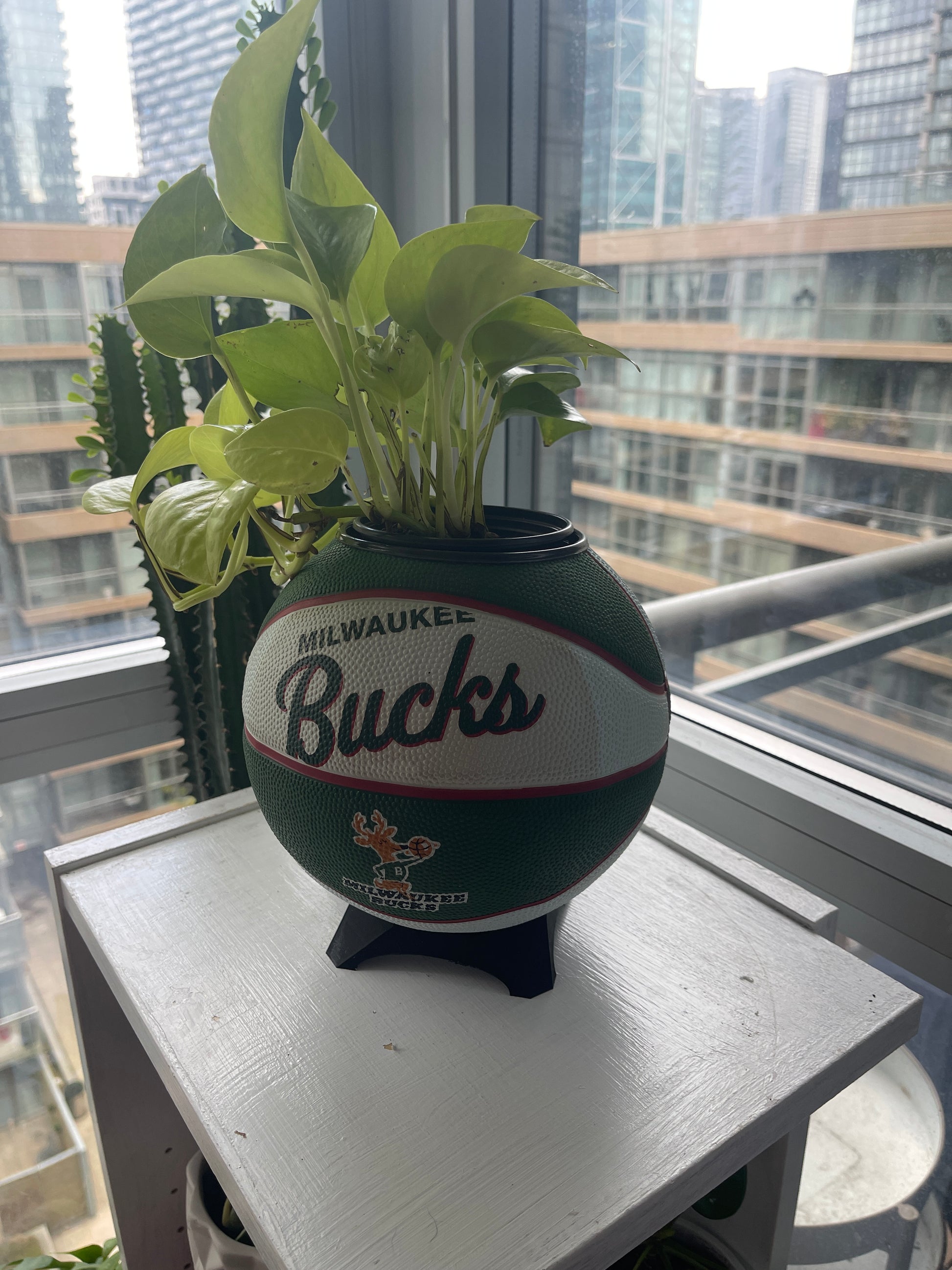 Mini Basketball Planter (Milwaukee Bucks)