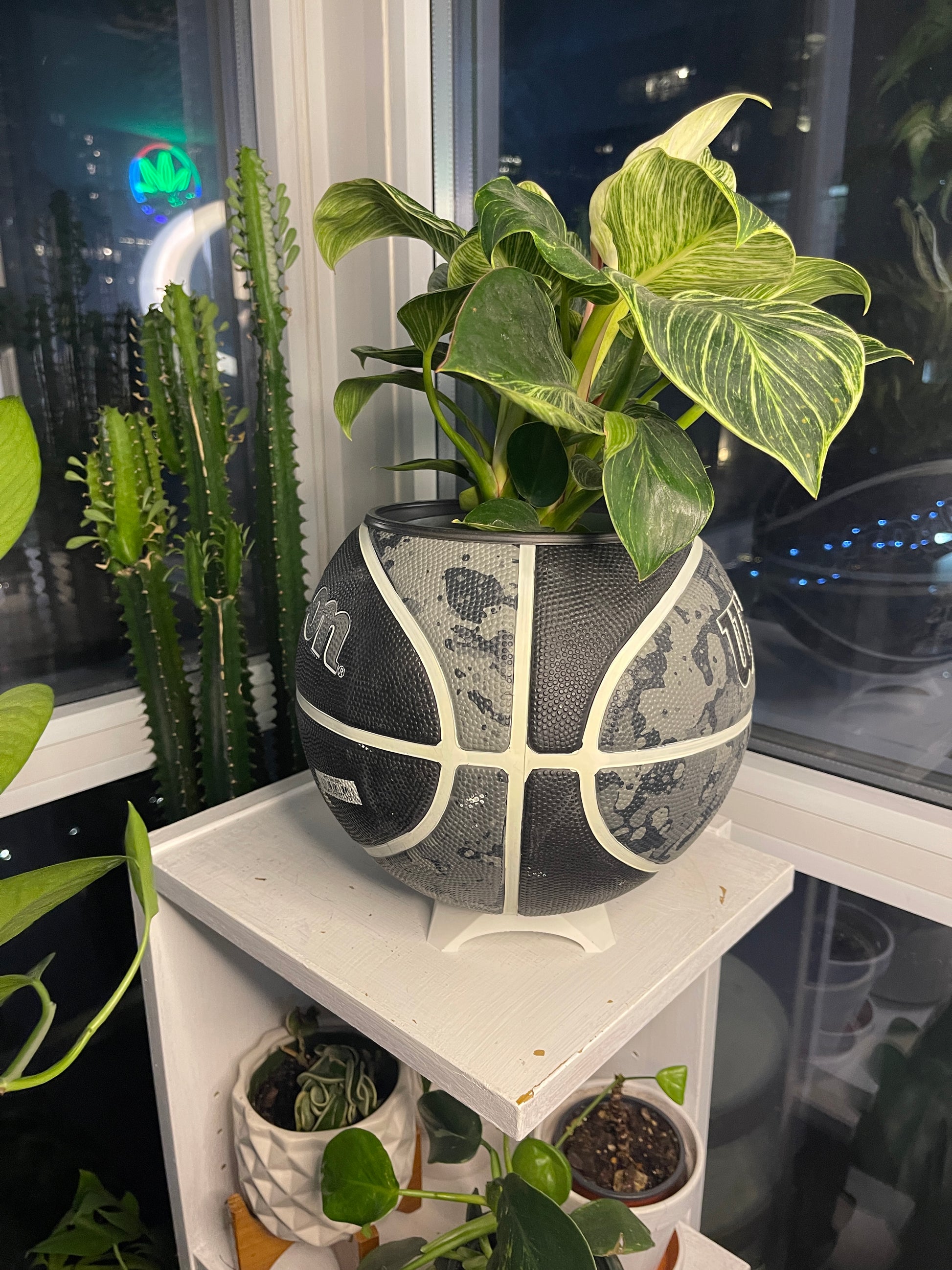 Large Basketball Planter (Brooklyn Nets - Tie Dye)