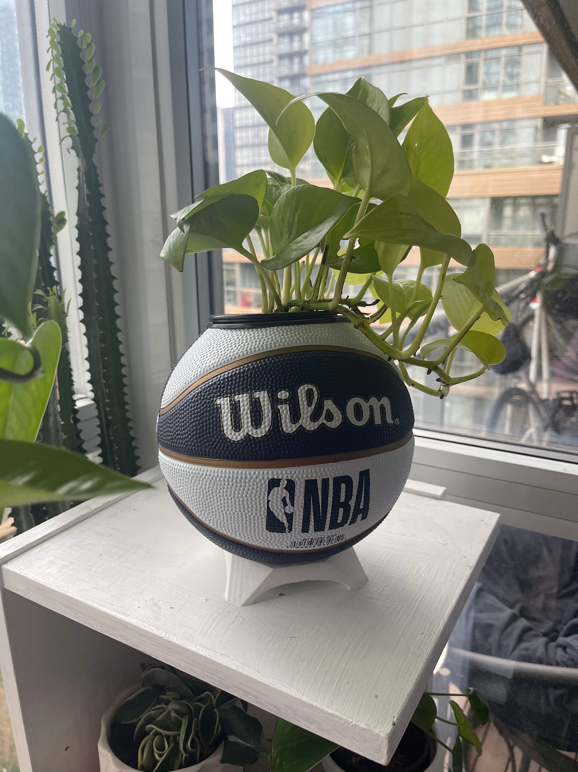 Mini Basketball Planter (New Orleans Pelicans)