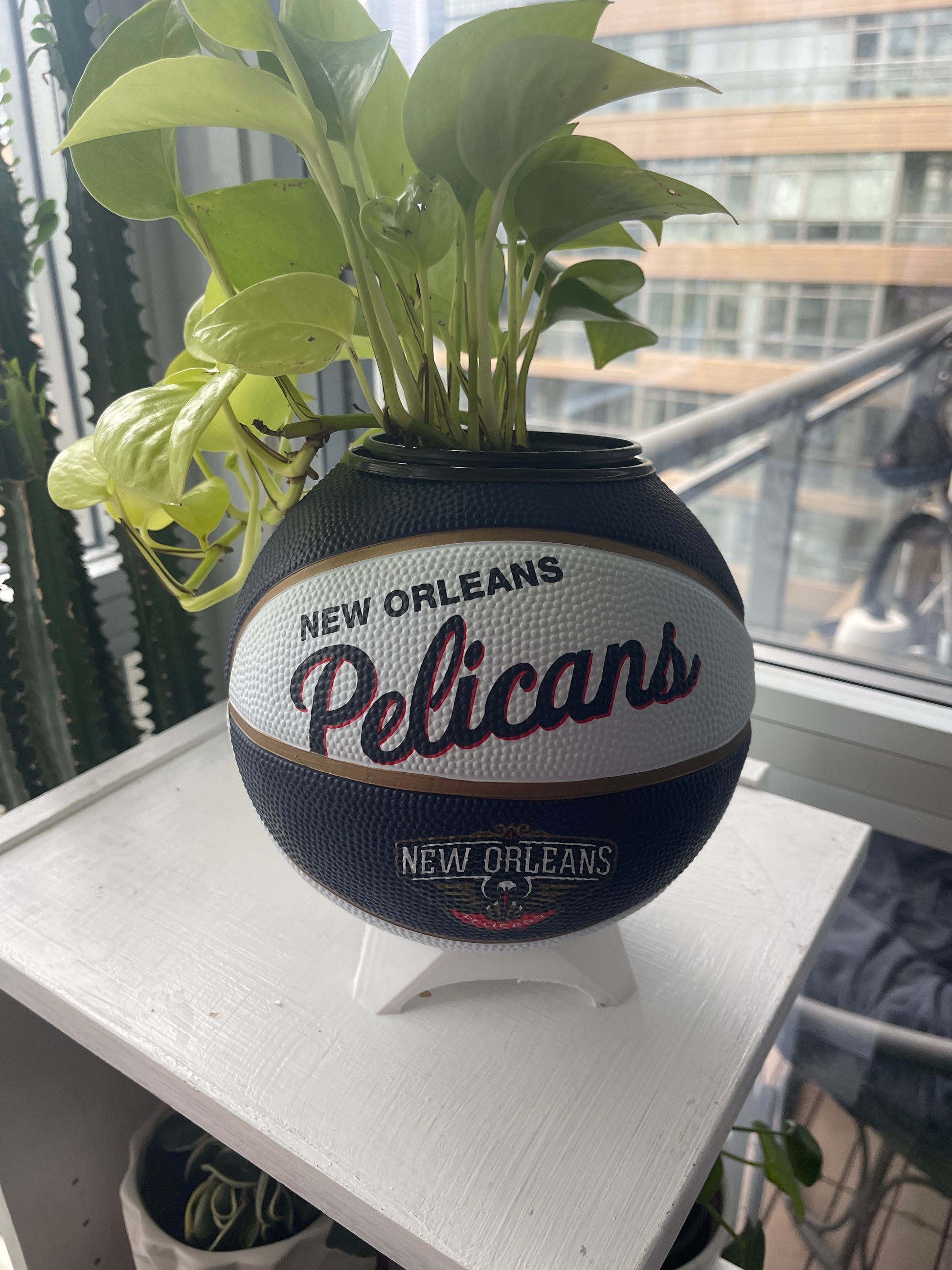 Mini Basketball Planter (New Orleans Pelicans)